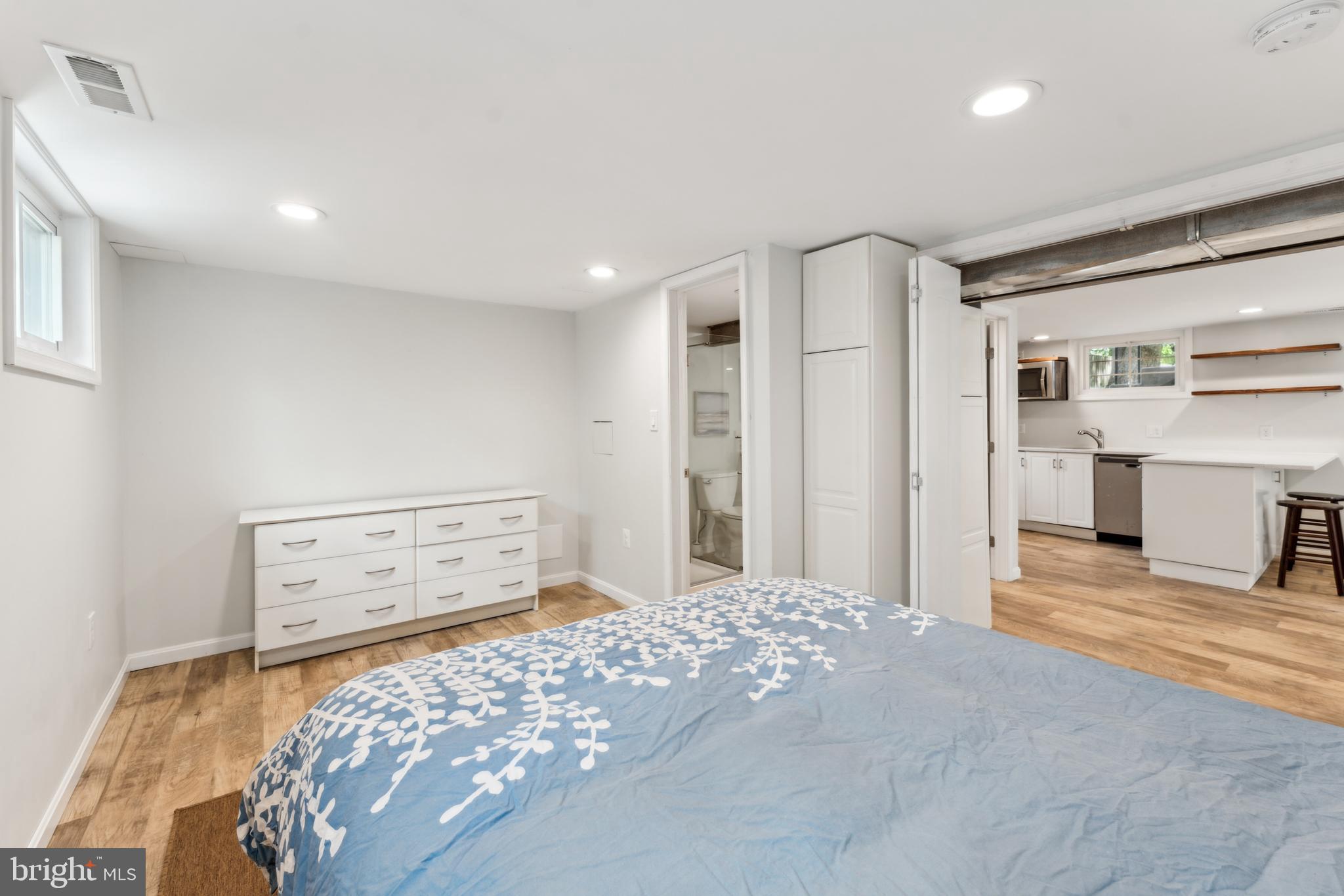 WOODSIDE PARK - Residential Lease