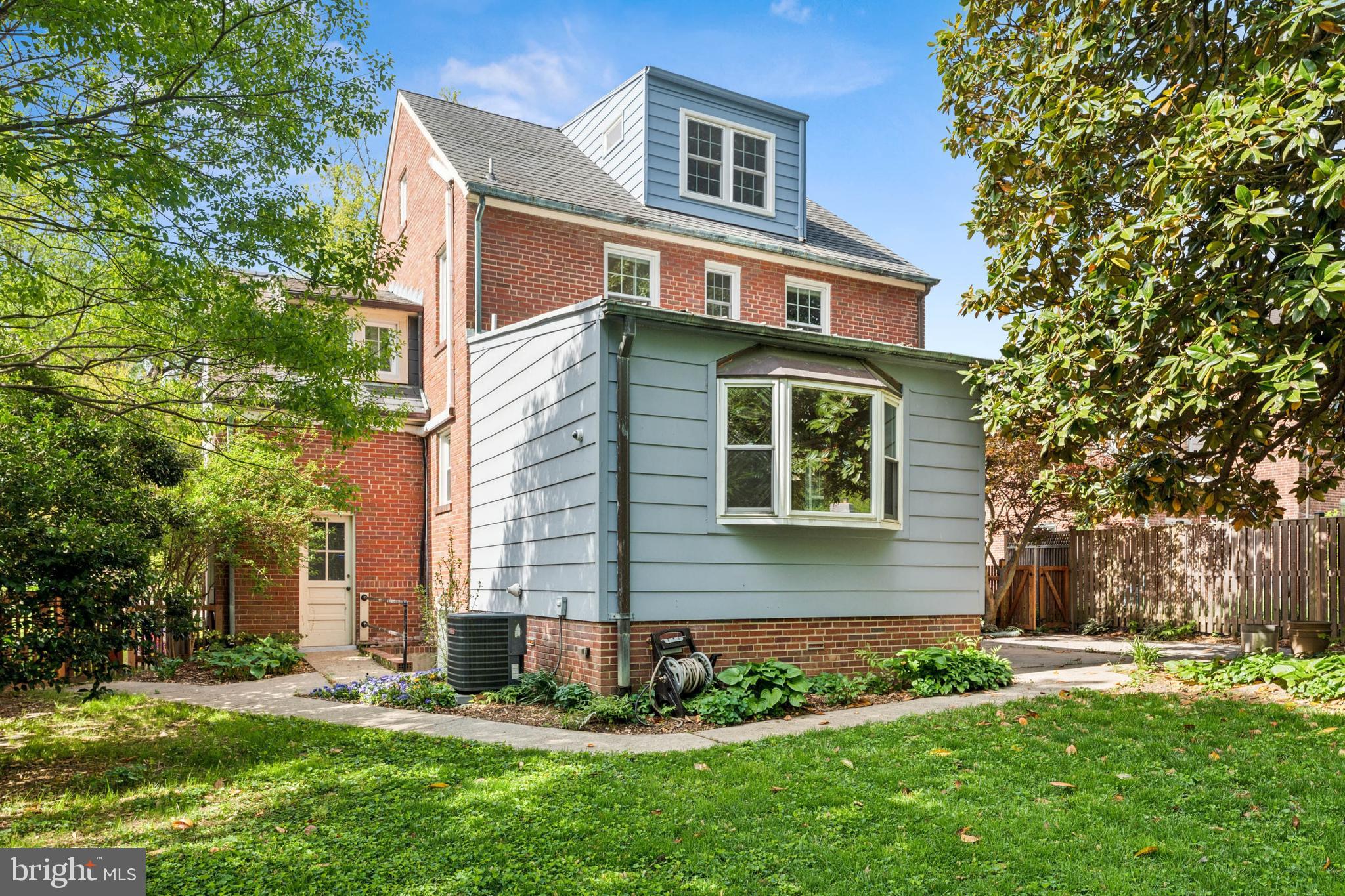 WOODSIDE PARK - Residential Lease