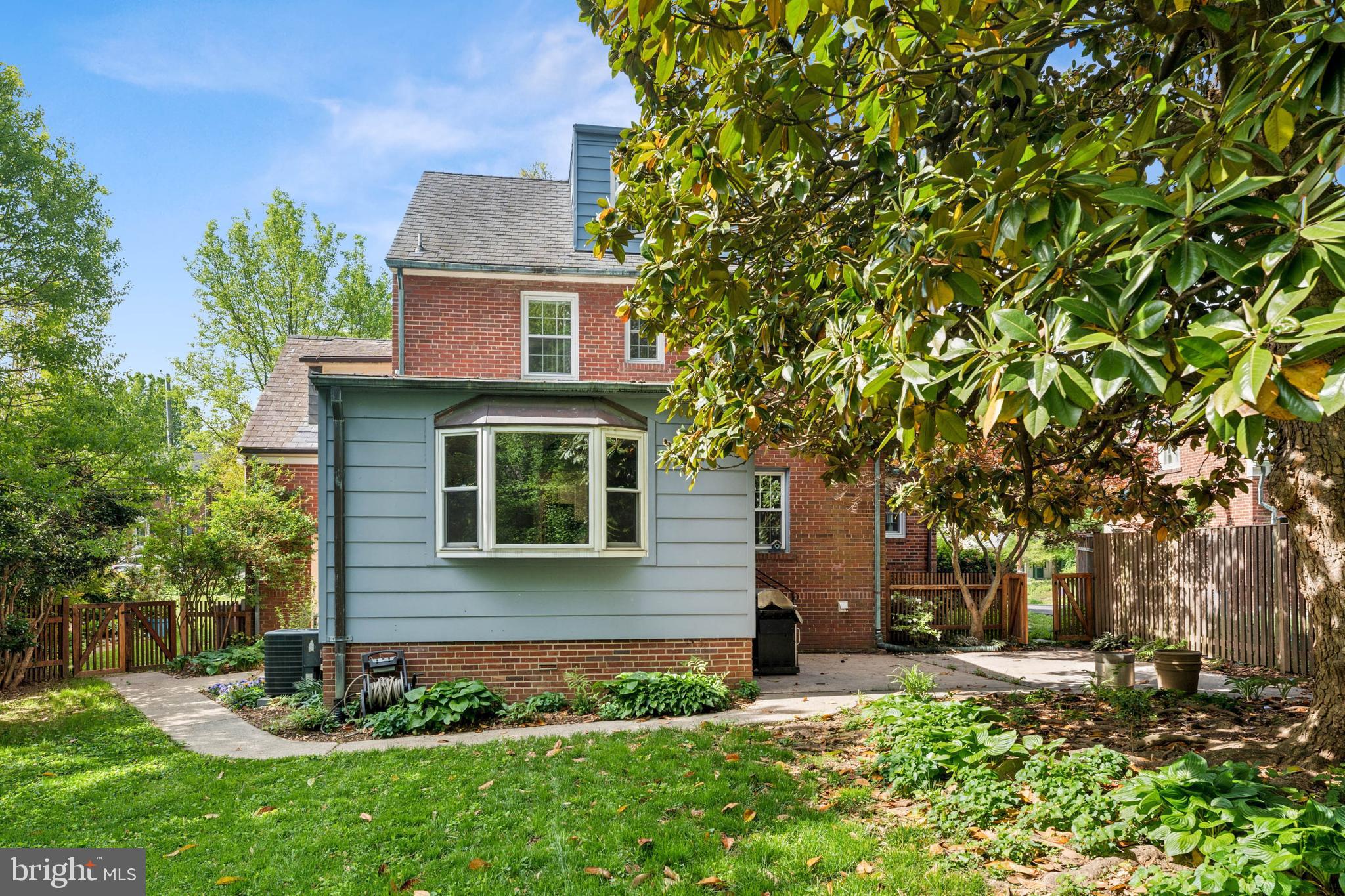 WOODSIDE PARK - Residential Lease