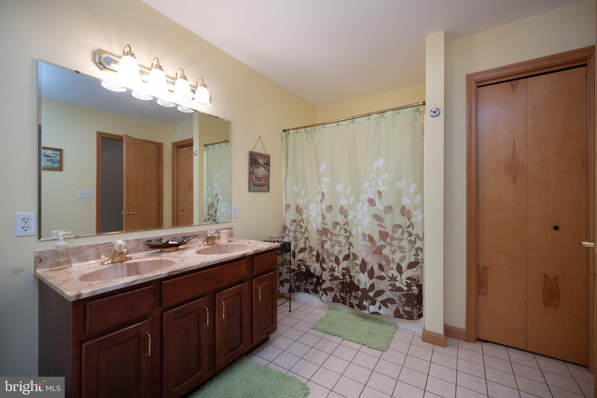 CHESTNUT GROVE - Residential