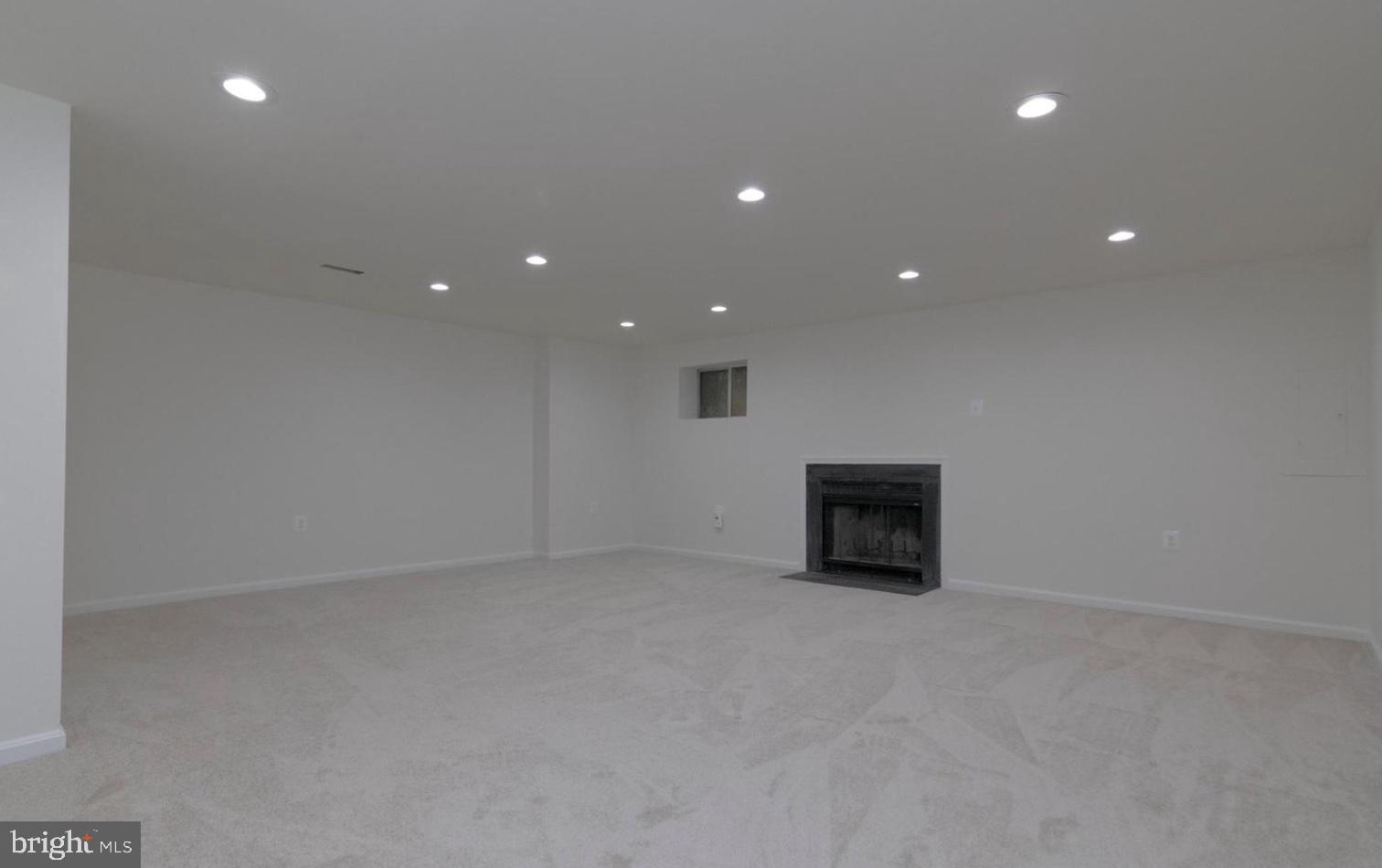 MANCHESTER LAKES - Residential Lease