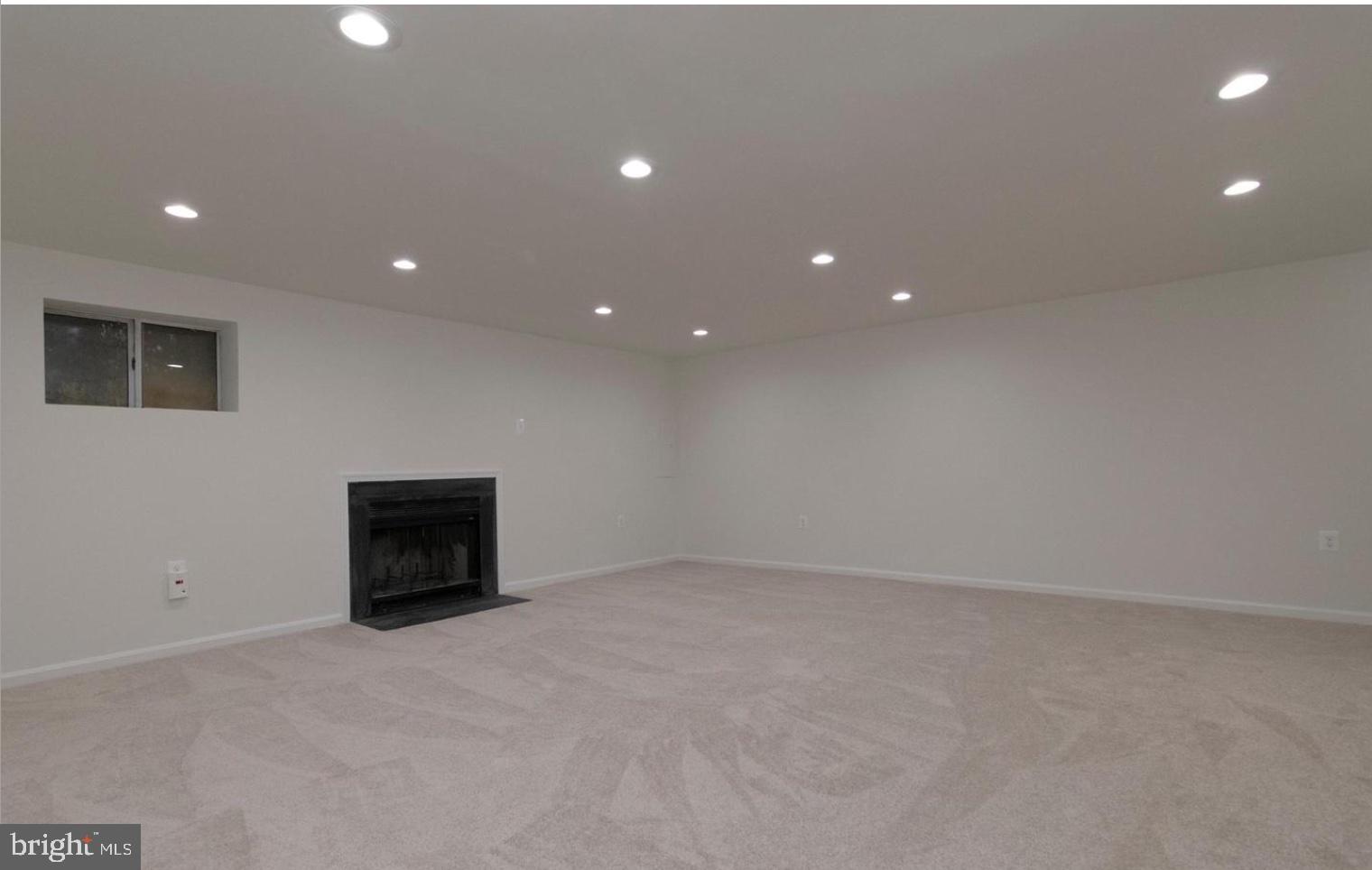 MANCHESTER LAKES - Residential Lease