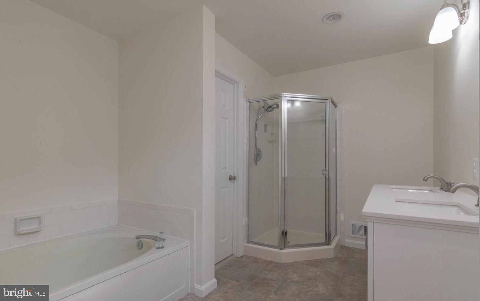 MANCHESTER LAKES - Residential Lease