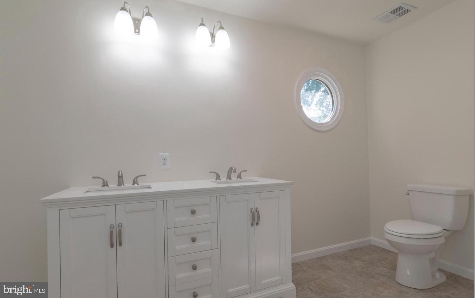 MANCHESTER LAKES - Residential Lease