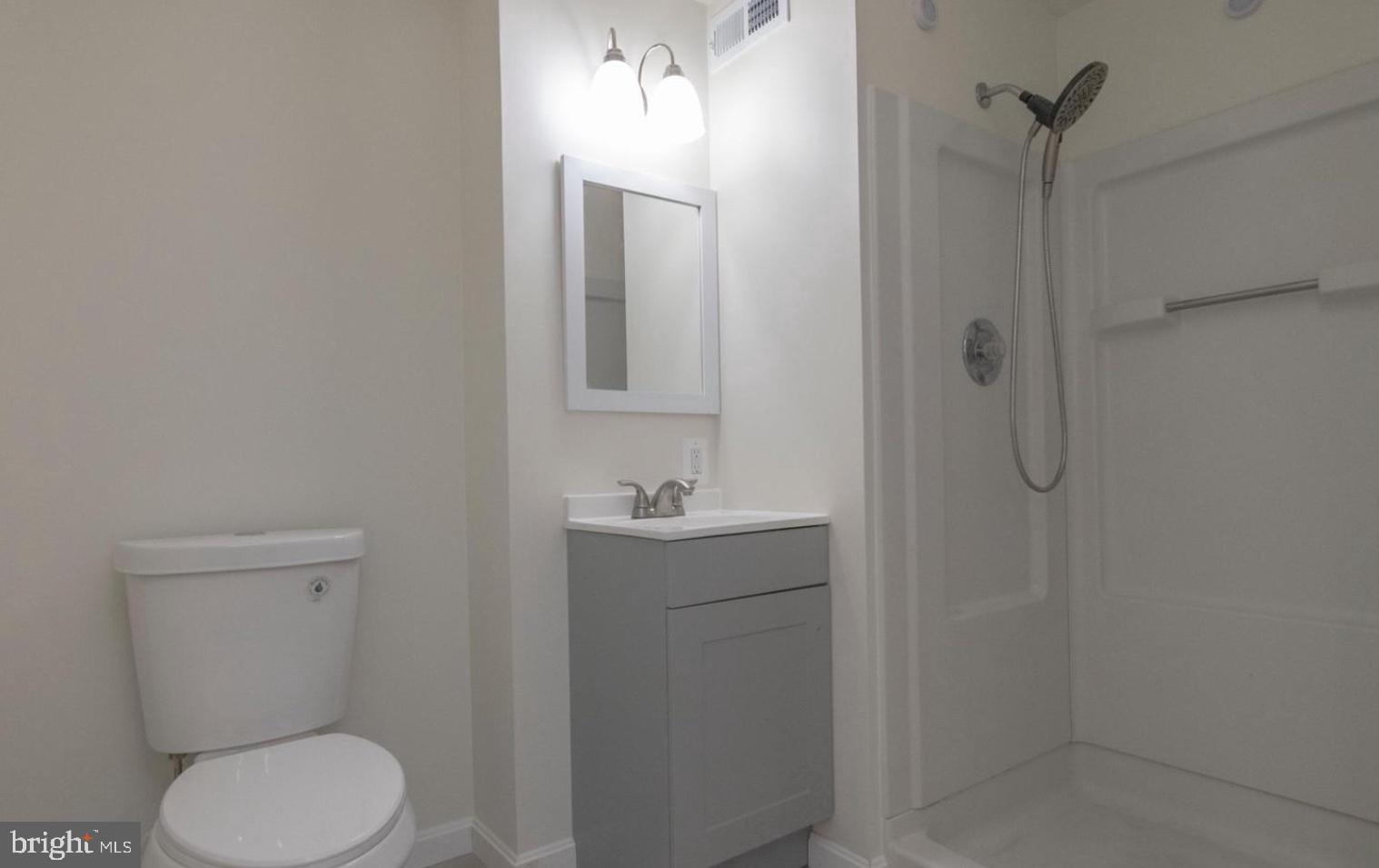 MANCHESTER LAKES - Residential Lease