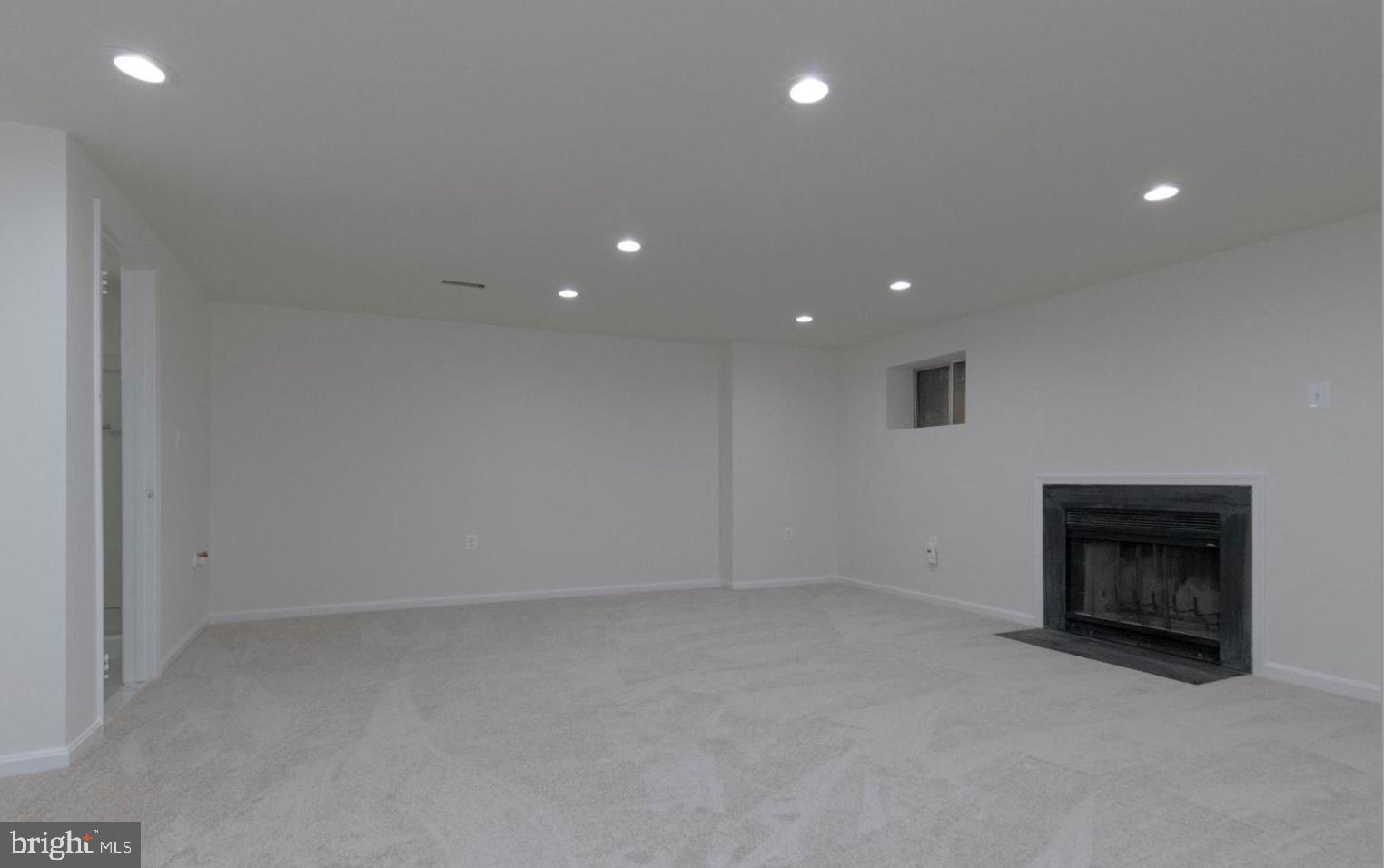 MANCHESTER LAKES - Residential Lease