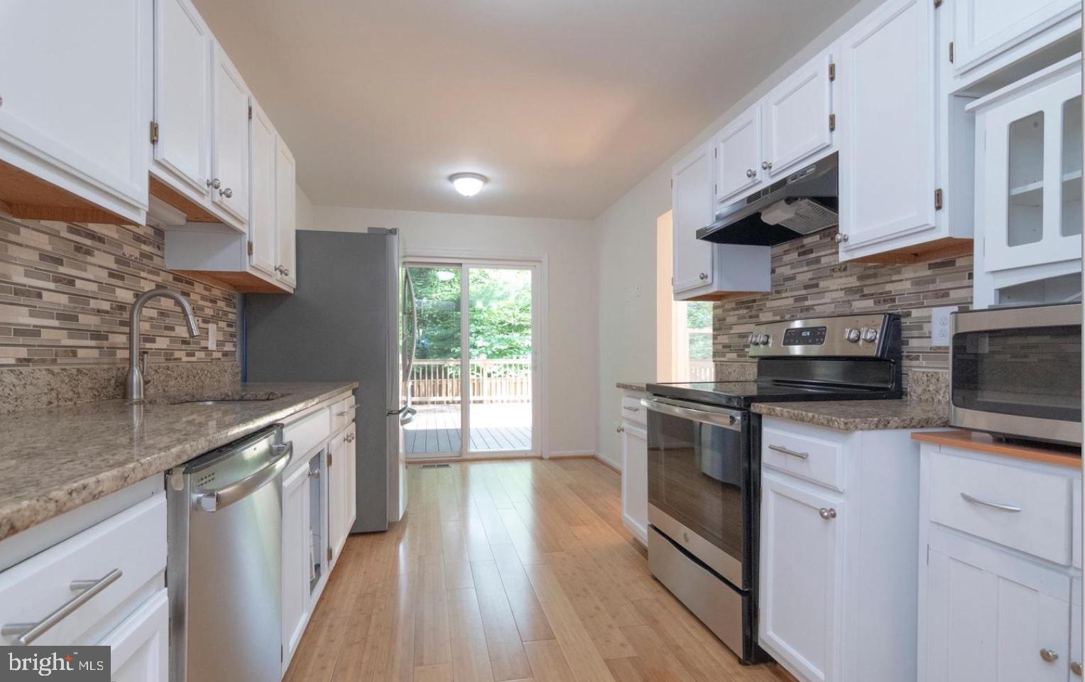 MANCHESTER LAKES - Residential Lease