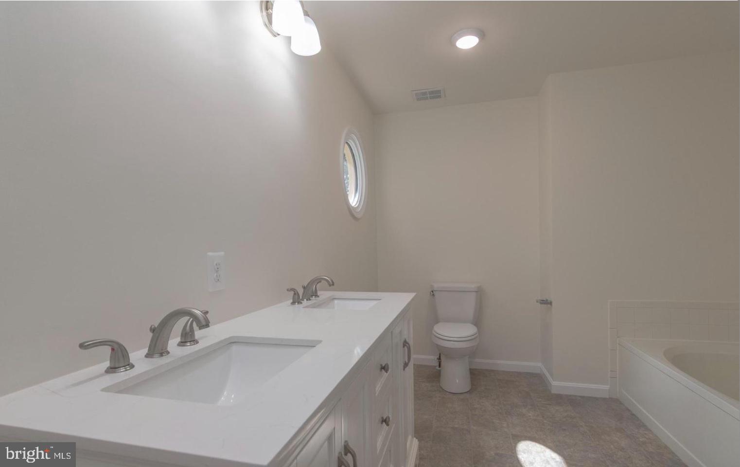 MANCHESTER LAKES - Residential Lease