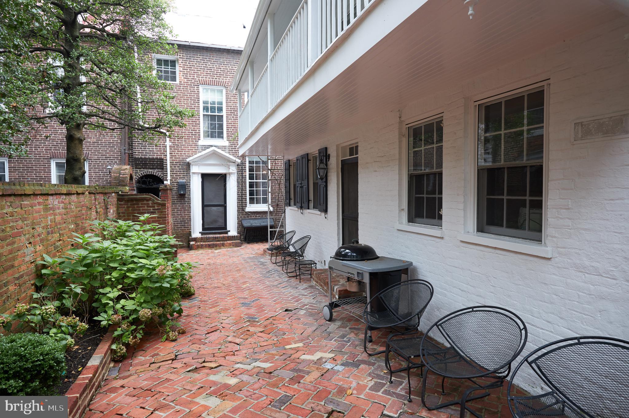 OLD TOWN ALEXANDRIA - Residential