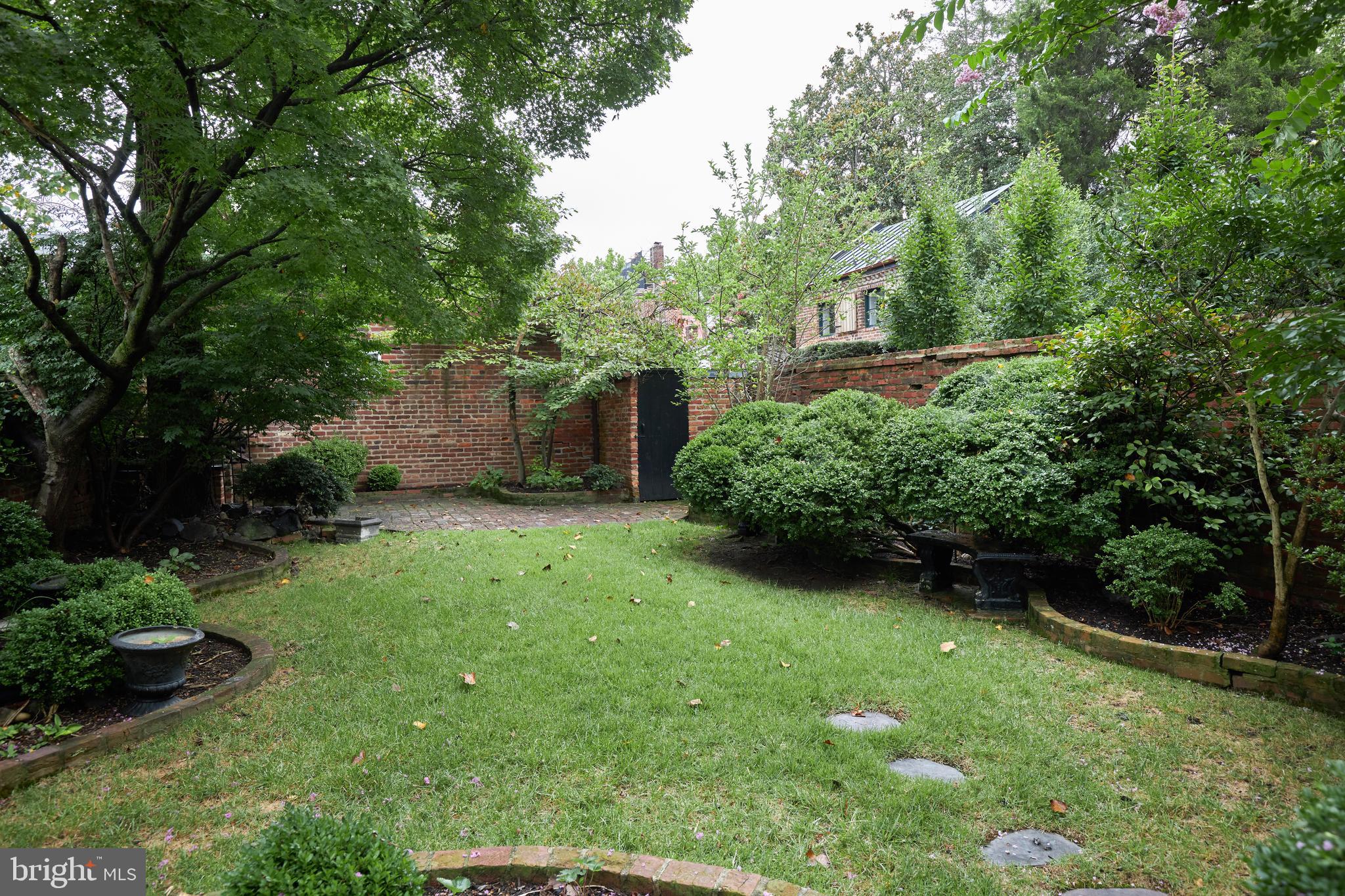 OLD TOWN ALEXANDRIA - Residential