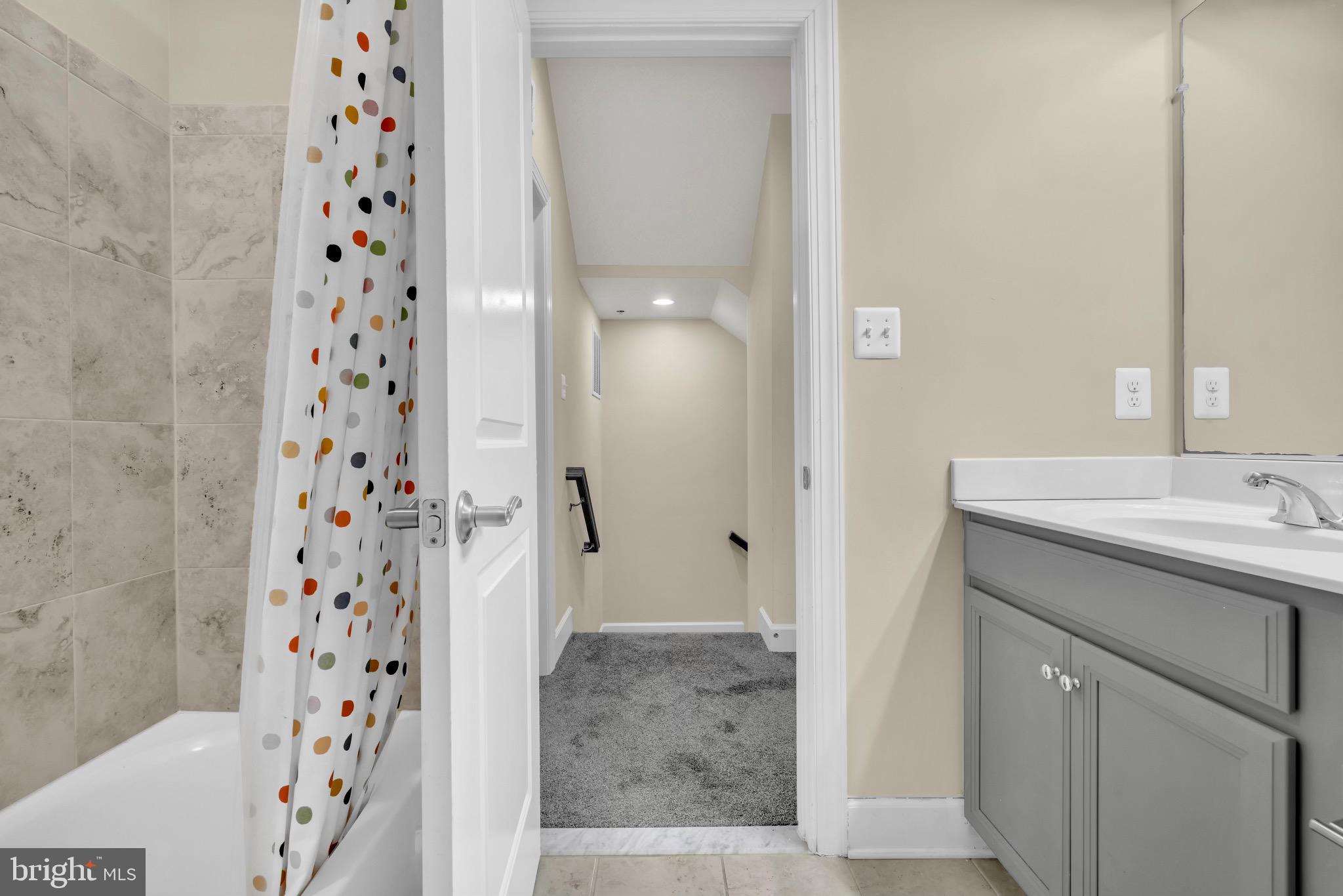 RIVERDALE PARK STATION - Residential