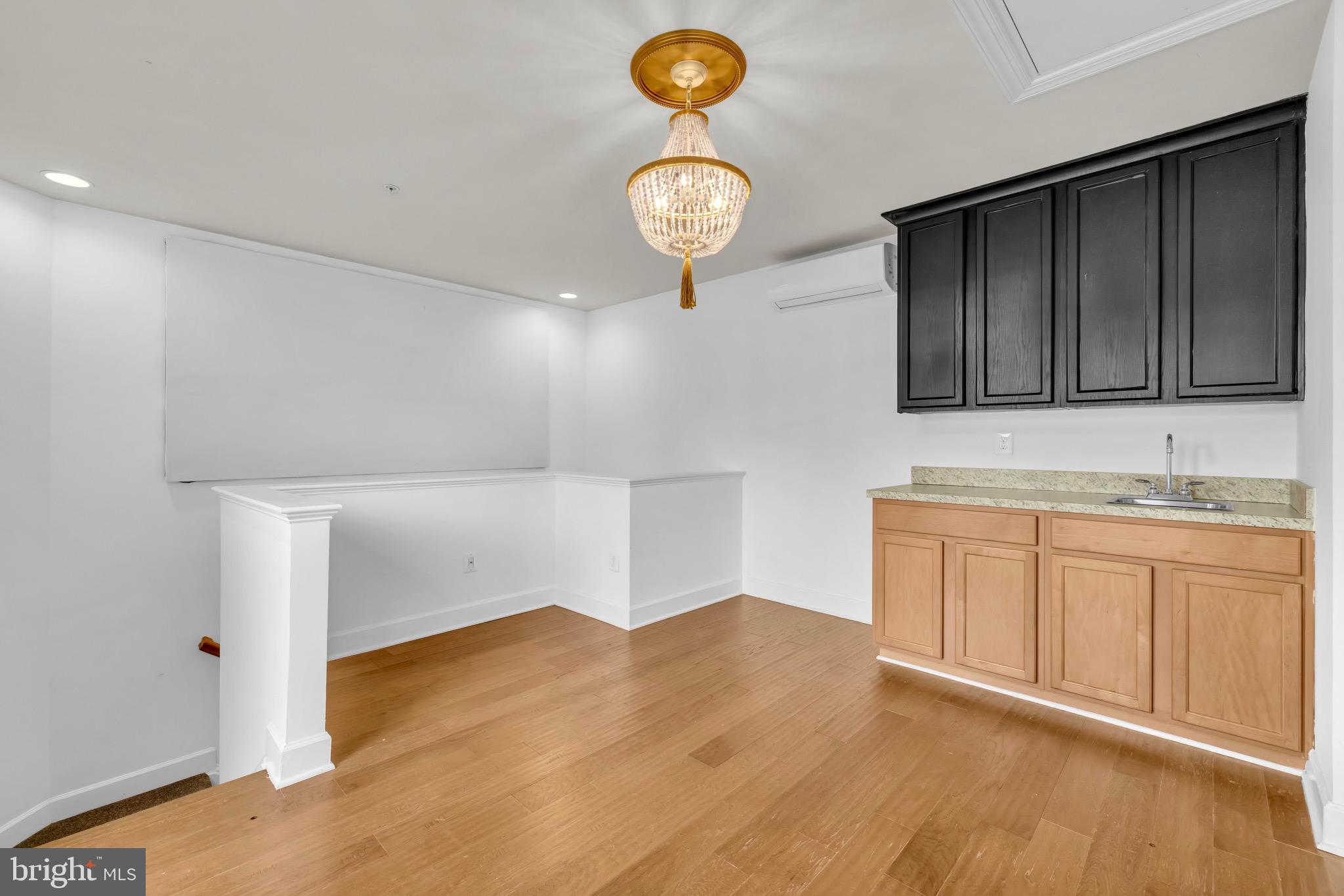 RIVERDALE PARK STATION - Residential