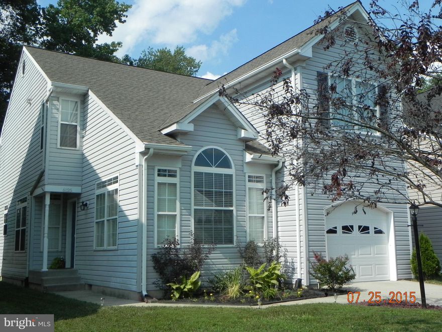 Beautiful home and great value! Gorgeous updated kitchen with granite counter tops and hardwood floors, large living room with vaulted ceilings and 3 large bedrooms! Master suite has walk-in-closet and super bath. Fenced back yard with deck, great for entertaining! Enjoy the neighborhood pool, tennis courts, lake, jogging/bike trails & tot lots. Close to shops & restaurants. Pets accepted on a case by case basis. $50/month additional rent per pet. Pet deposit is $250 per pet. $75 application fee per applicant. This home won't last long! Call today to schedule a showing.