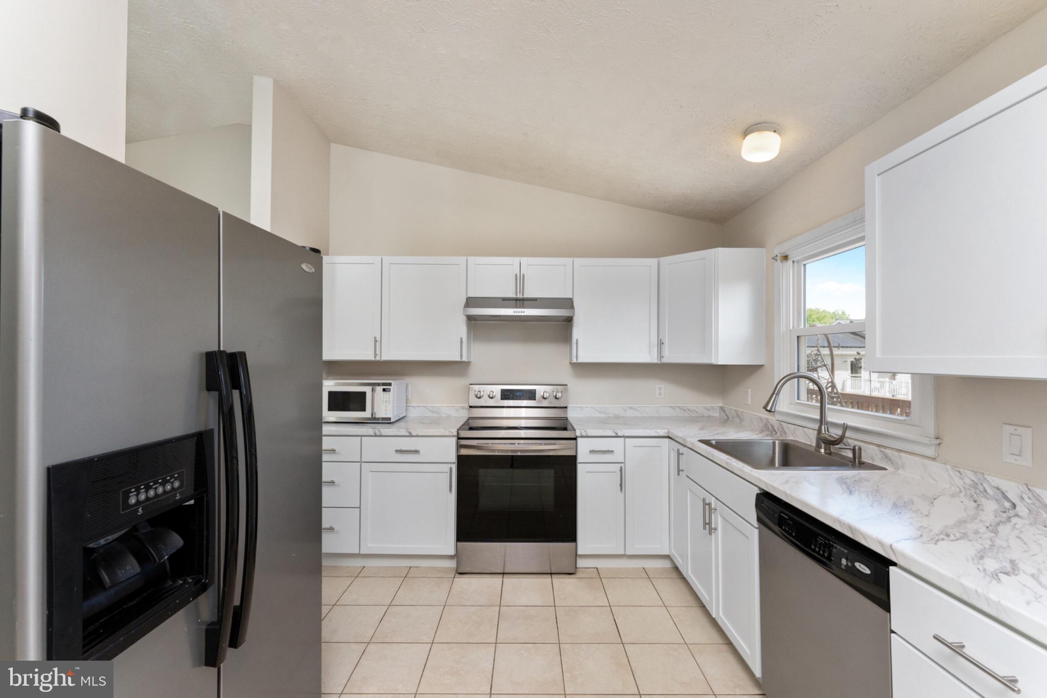 MEADOWBROOKE - Residential