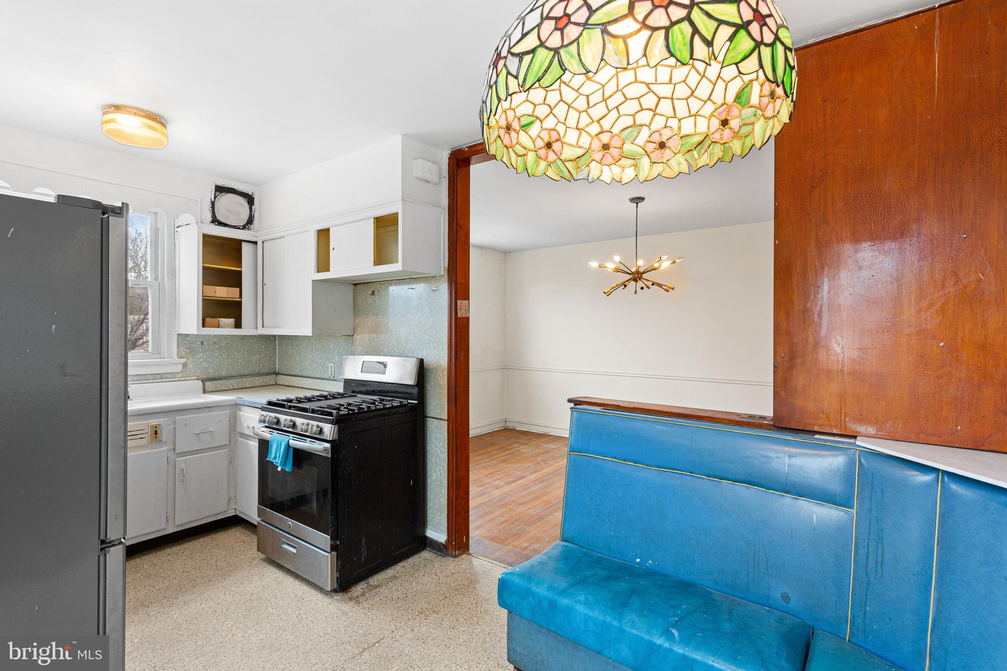 4931 WOODCREST AVENUE