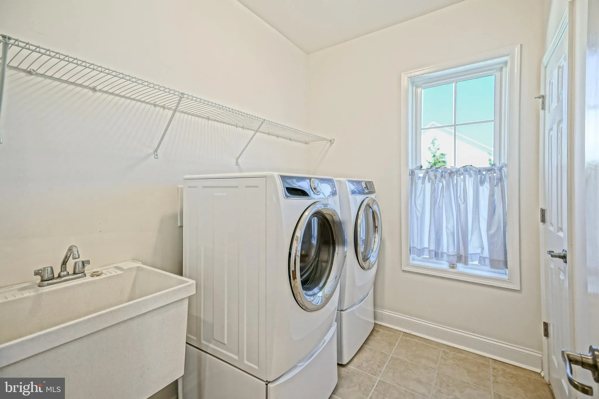 Milton, Delaware 19968, United States, 4 Bedrooms Bedrooms, ,3 BathroomsBathrooms,Residential,Contingent,108590