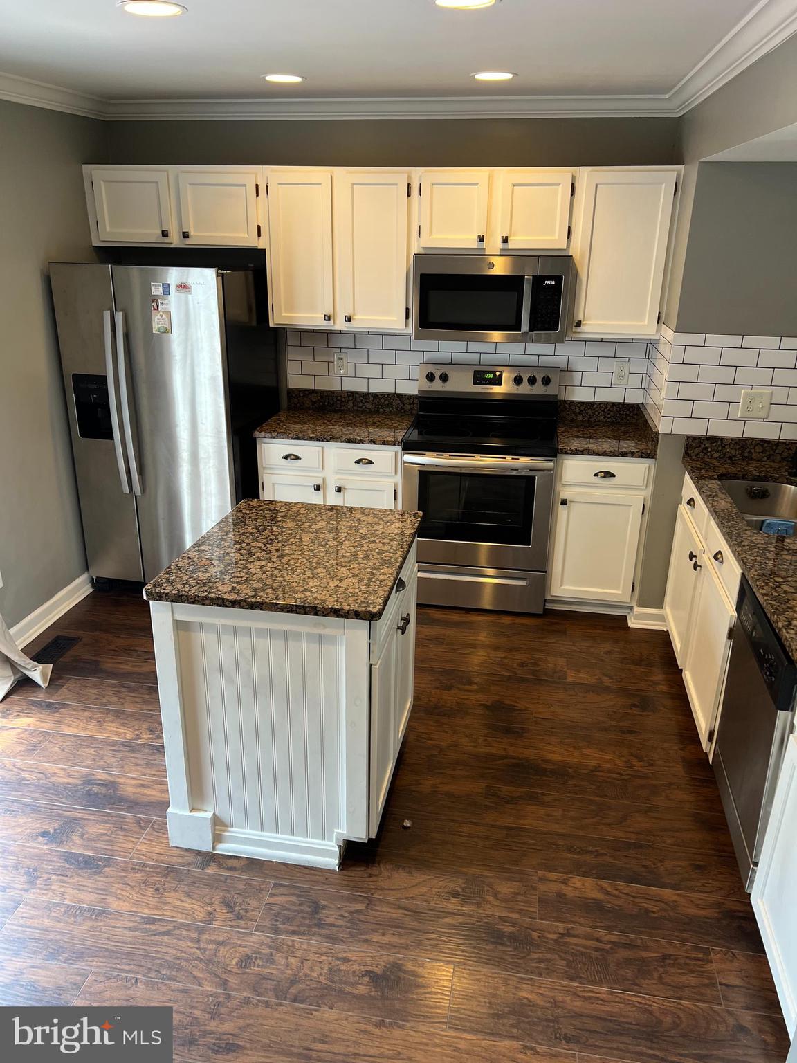 WAYSIDE VILLAGE - Residential