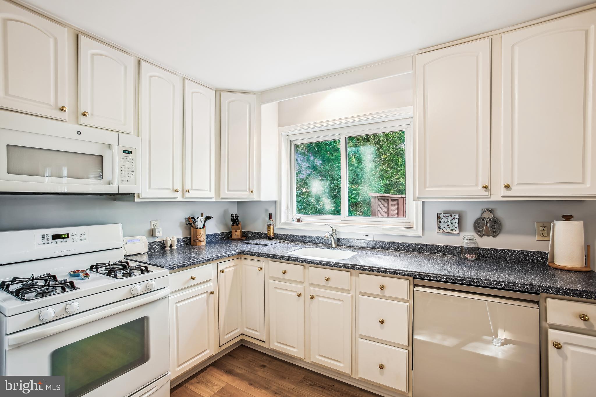 HOLLIN HALL VILLAGE - Residential Lease