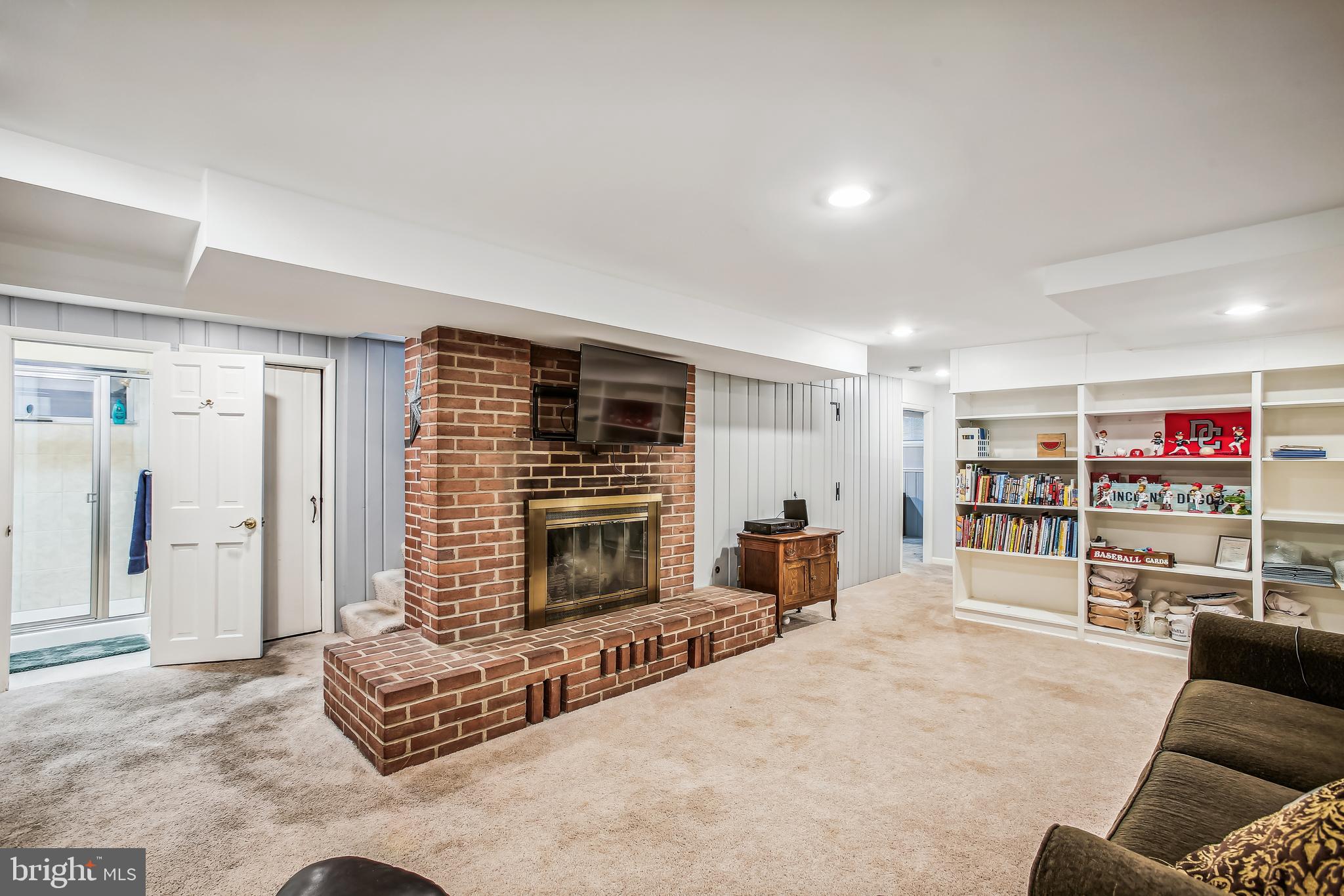 HOLLIN HALL VILLAGE - Residential Lease