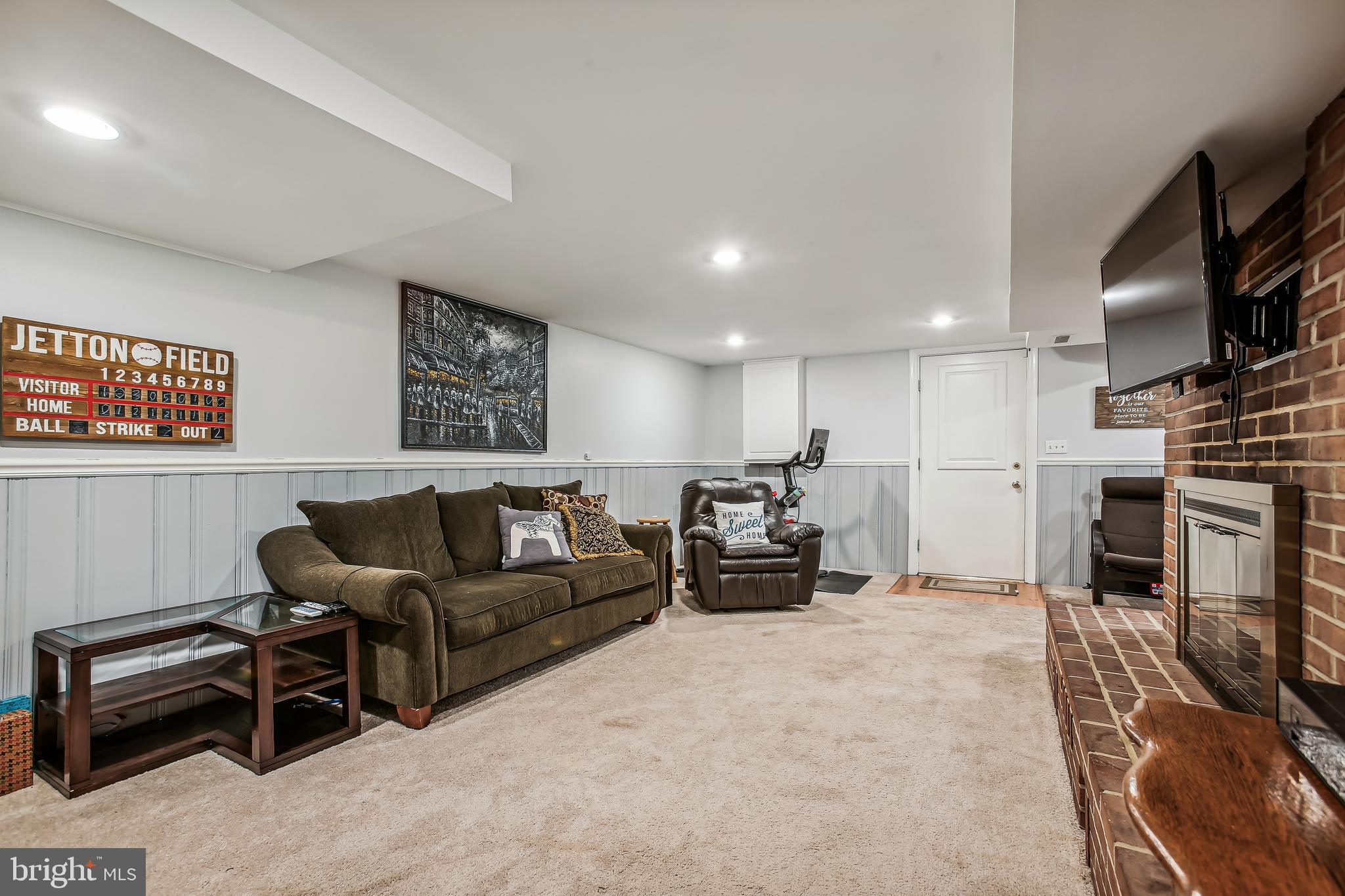 HOLLIN HALL VILLAGE - Residential Lease