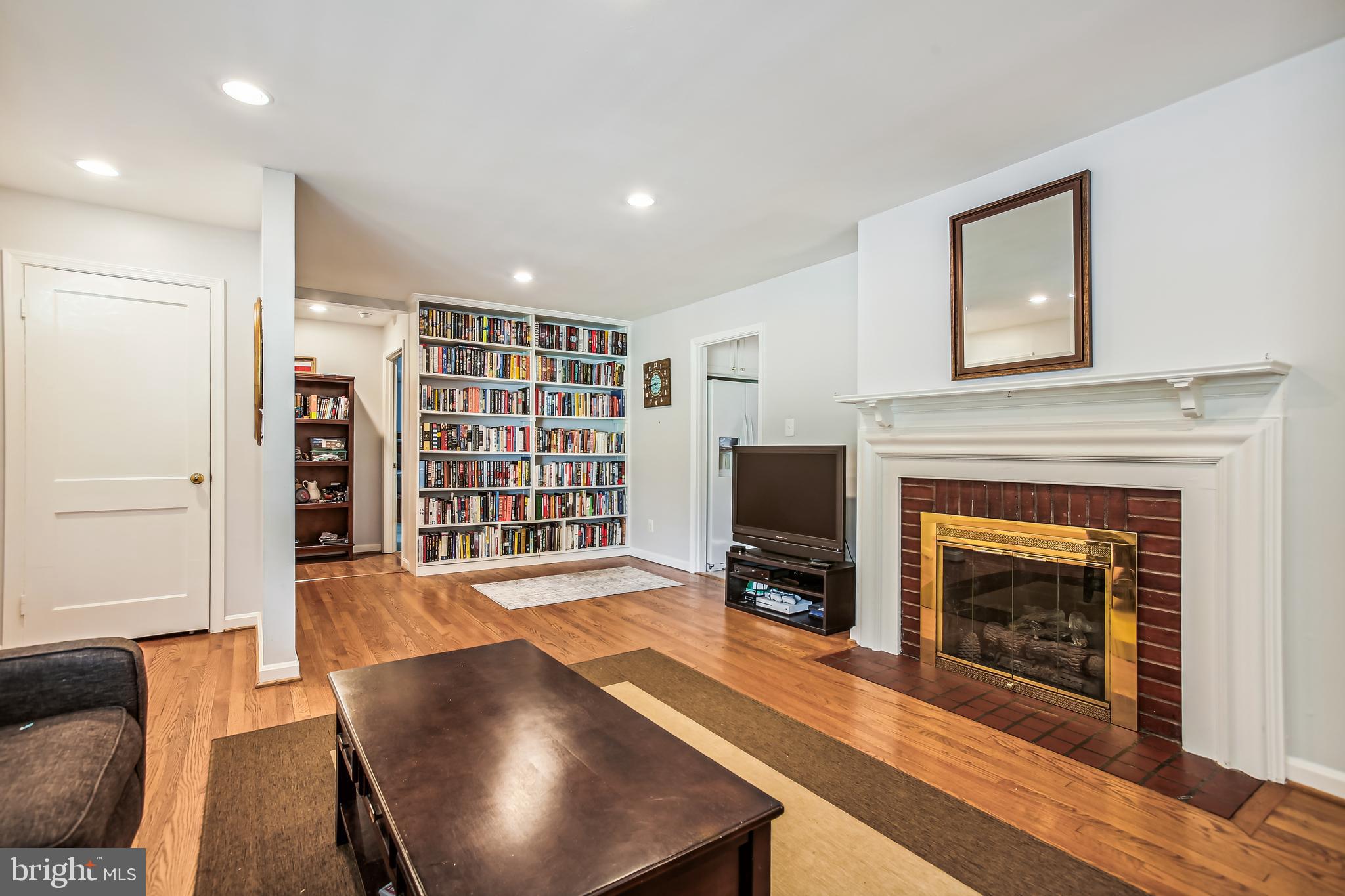 HOLLIN HALL VILLAGE - Residential Lease