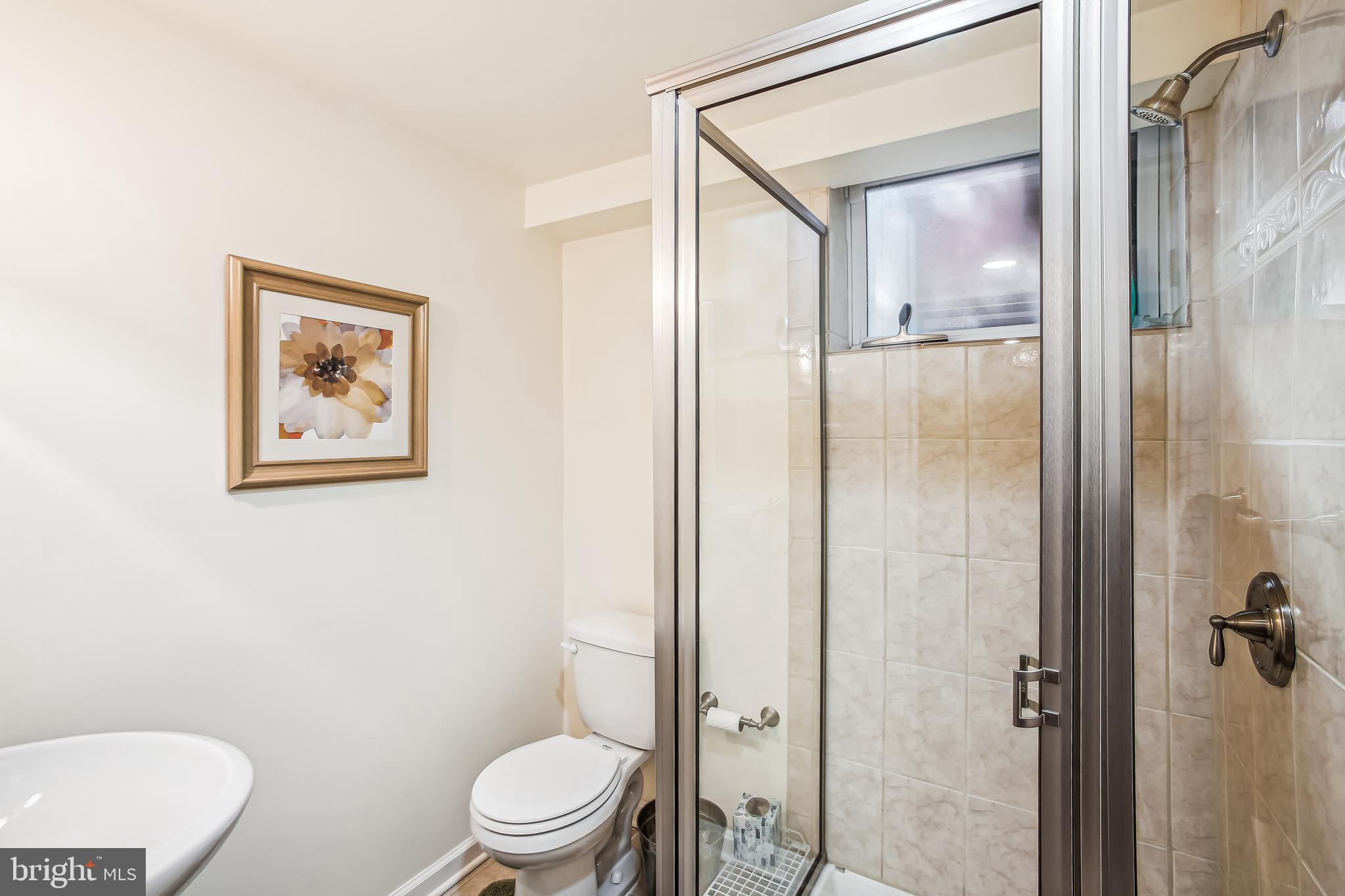 HOLLIN HALL VILLAGE - Residential Lease