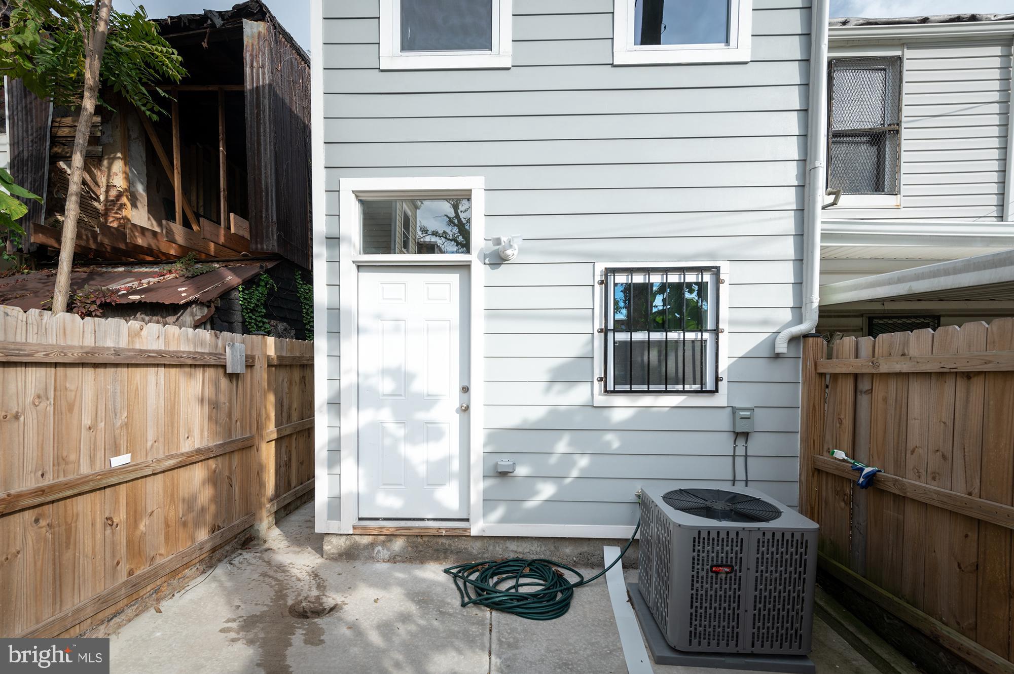 BROADWAY EAST - Residential