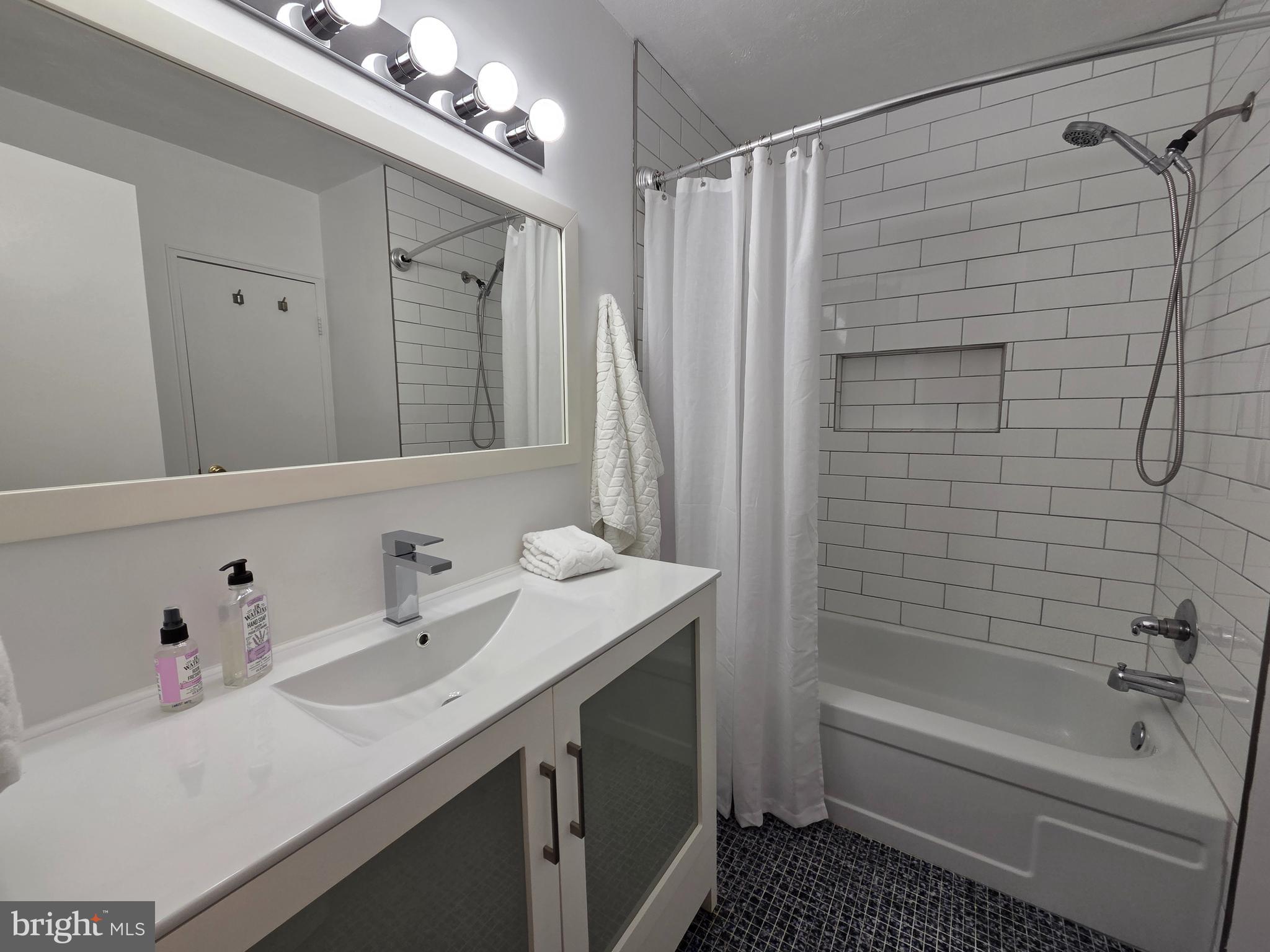 FORT WASHINGTON - Residential