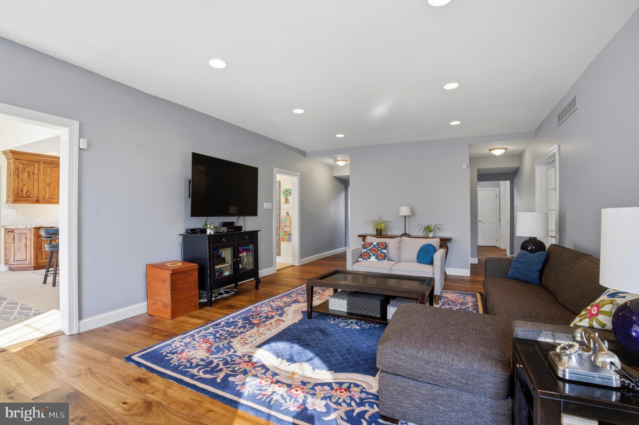 GWYNEDD KNOLL - Residential