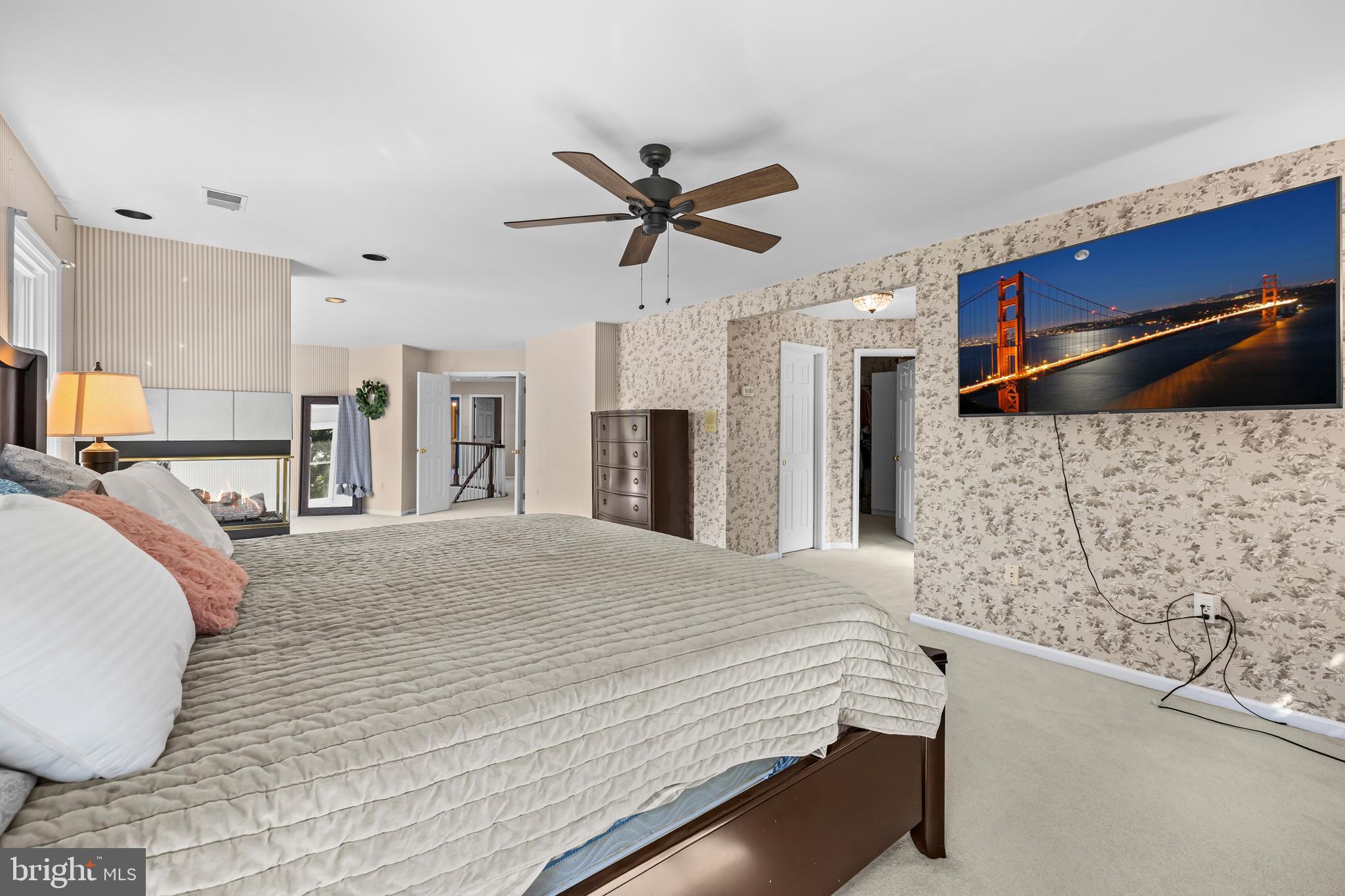 EDGEWATER - Residential