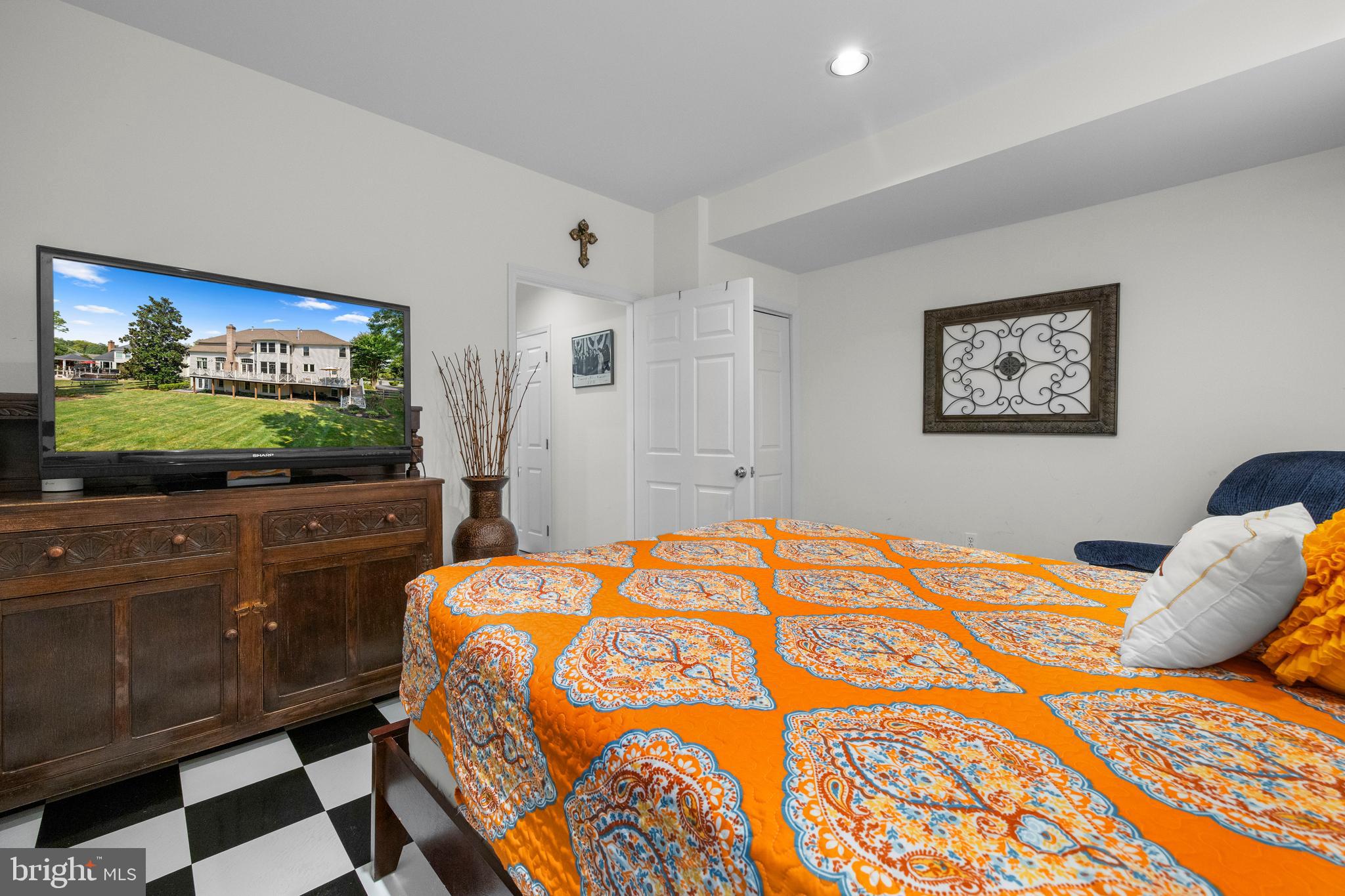 EDGEWATER - Residential