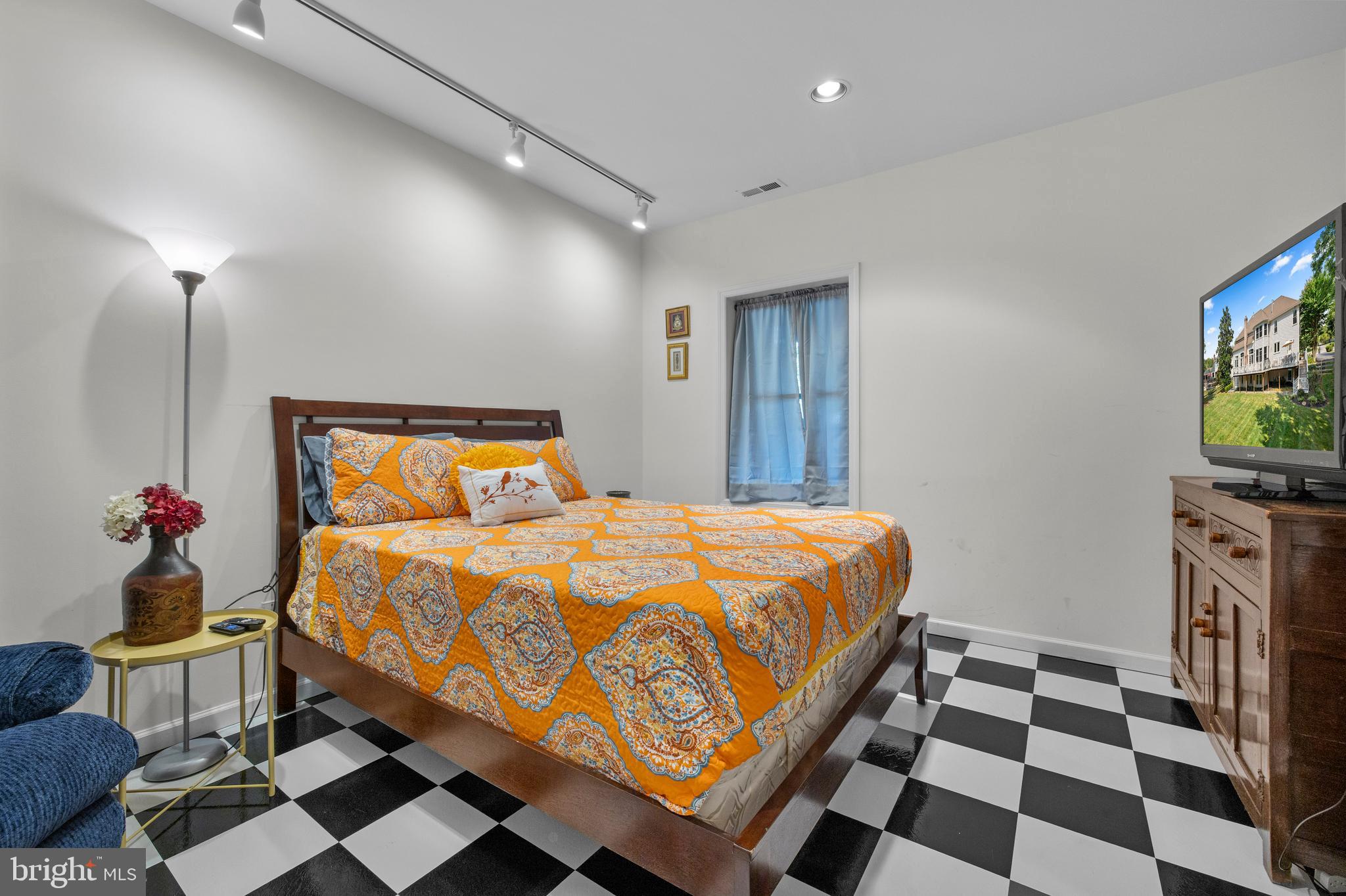 EDGEWATER - Residential