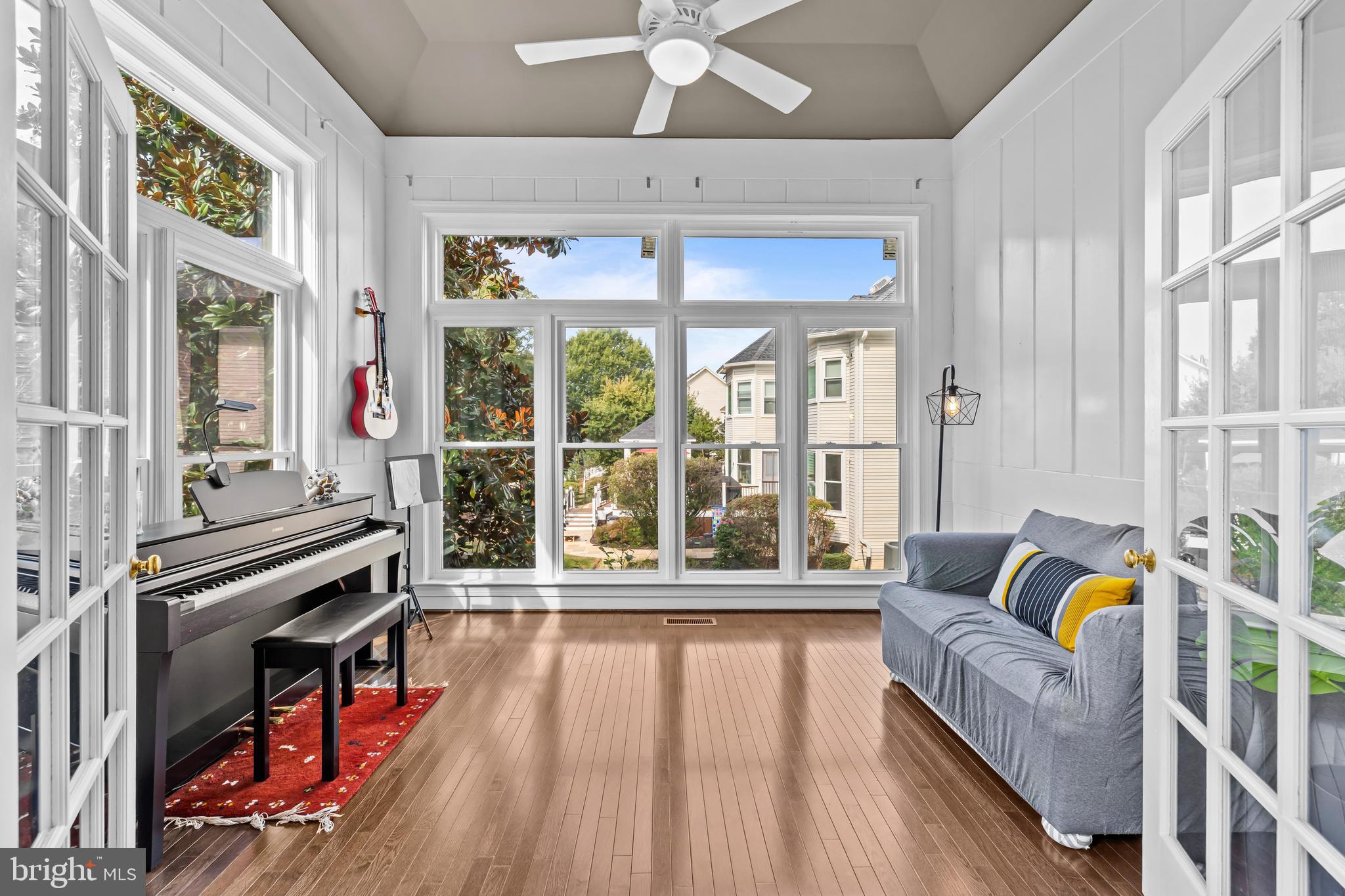 EDGEWATER - Residential