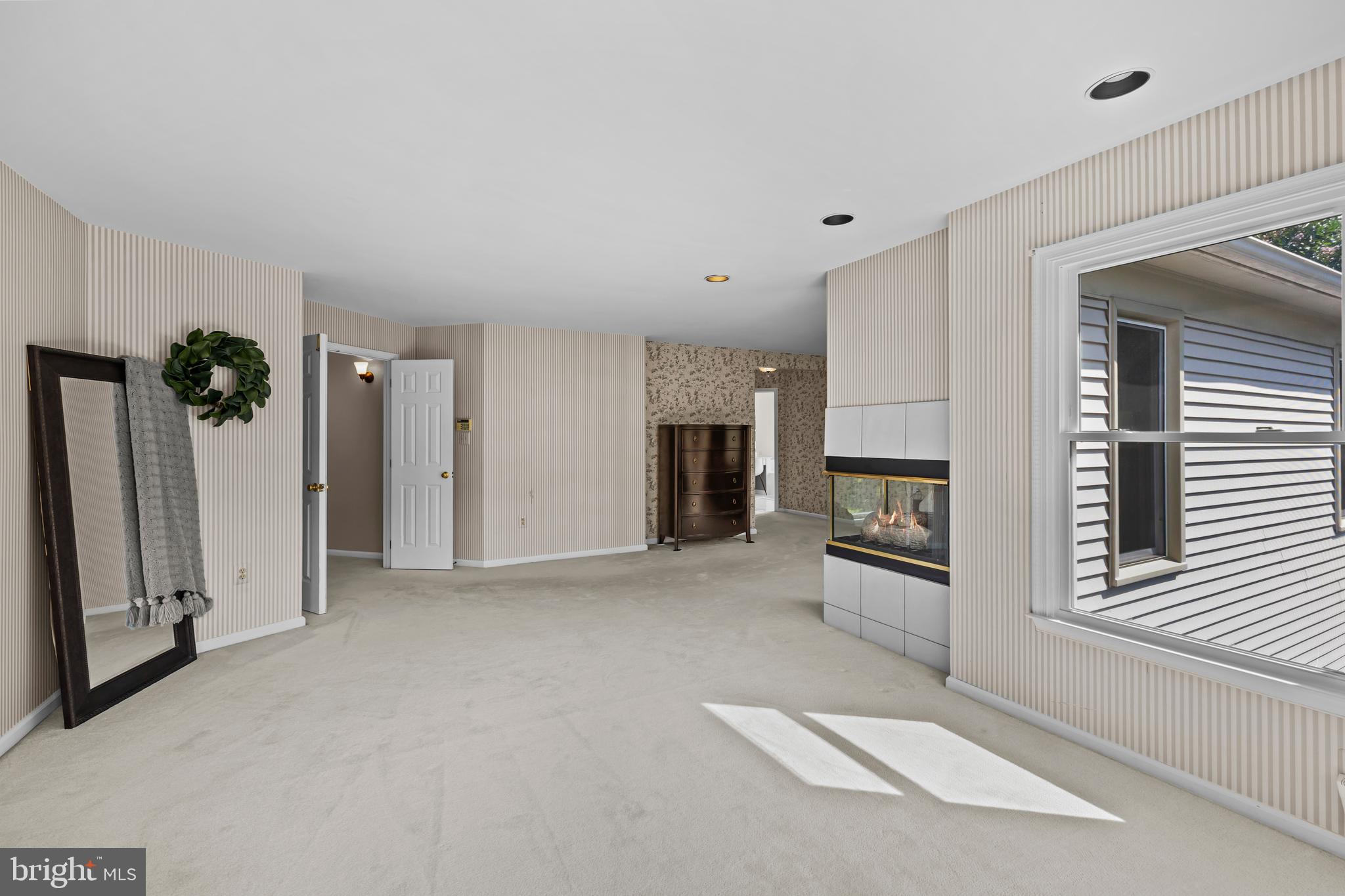 EDGEWATER - Residential