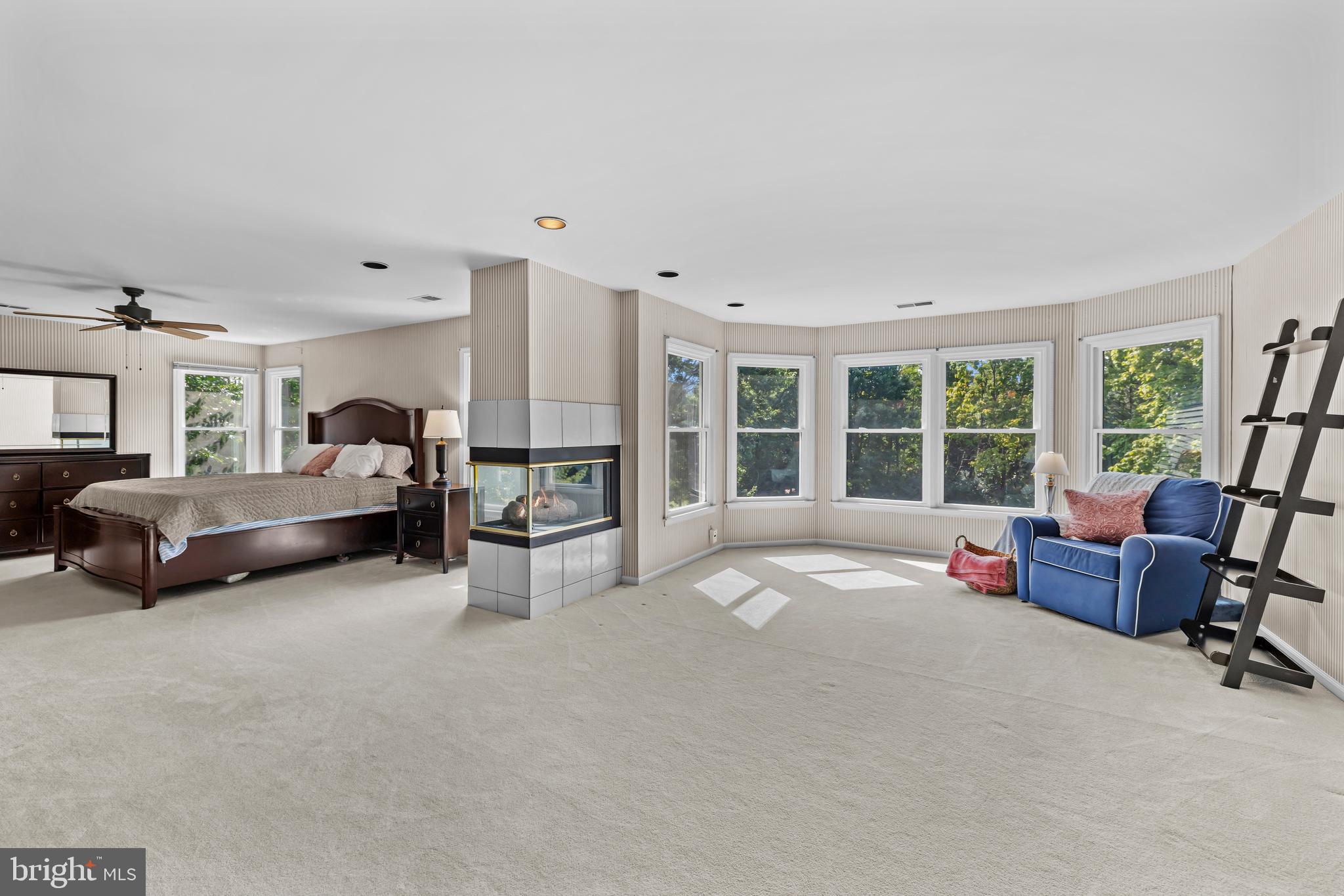 EDGEWATER - Residential