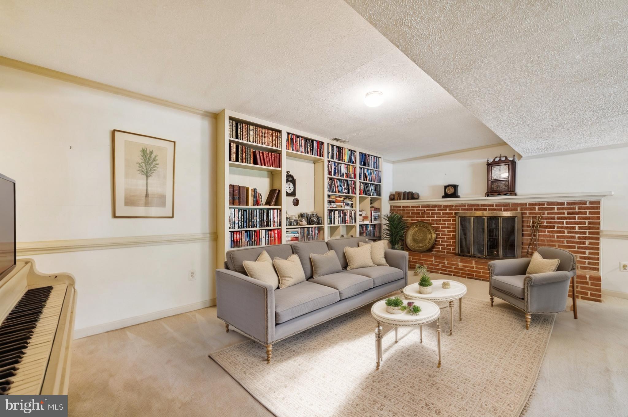 DIAMOND COURTS - Residential