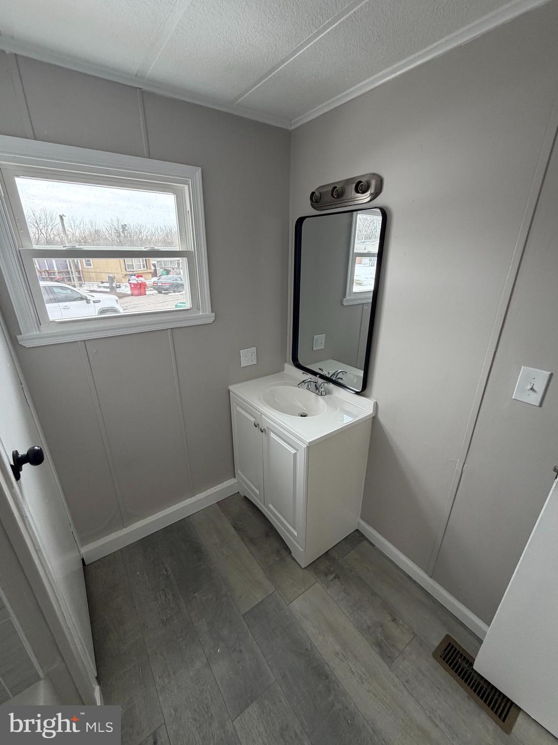 NEIGHBORS OF CREEKVIEW COURT - Residential