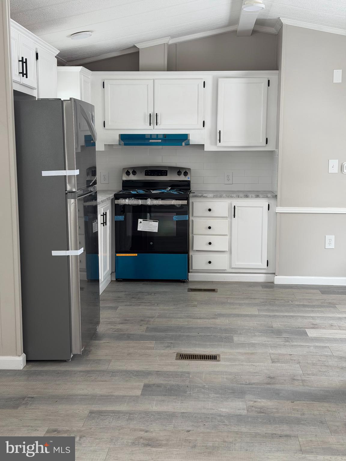 NEIGHBORS OF CREEKVIEW COURT - Residential