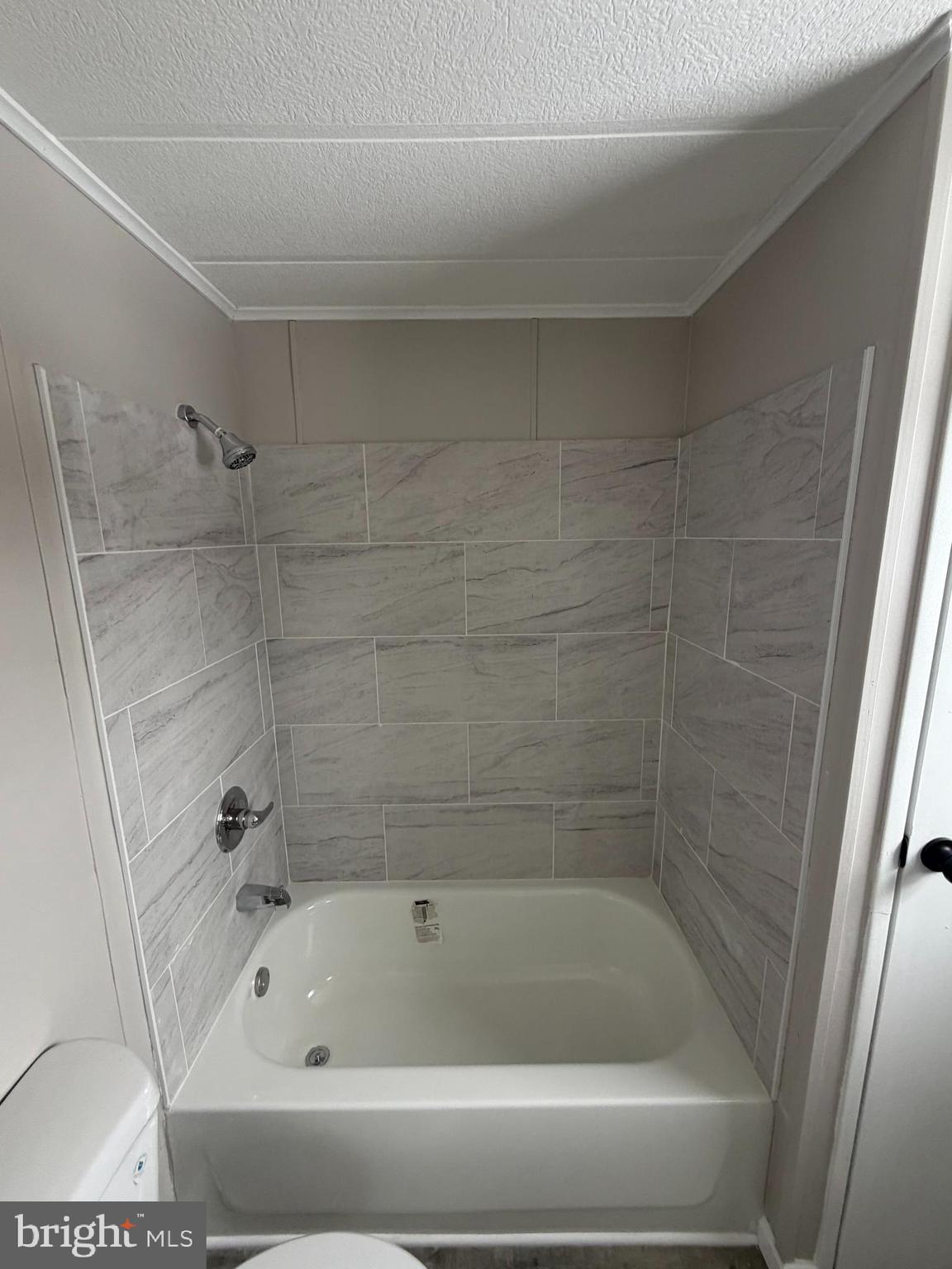 NEIGHBORS OF CREEKVIEW COURT - Residential