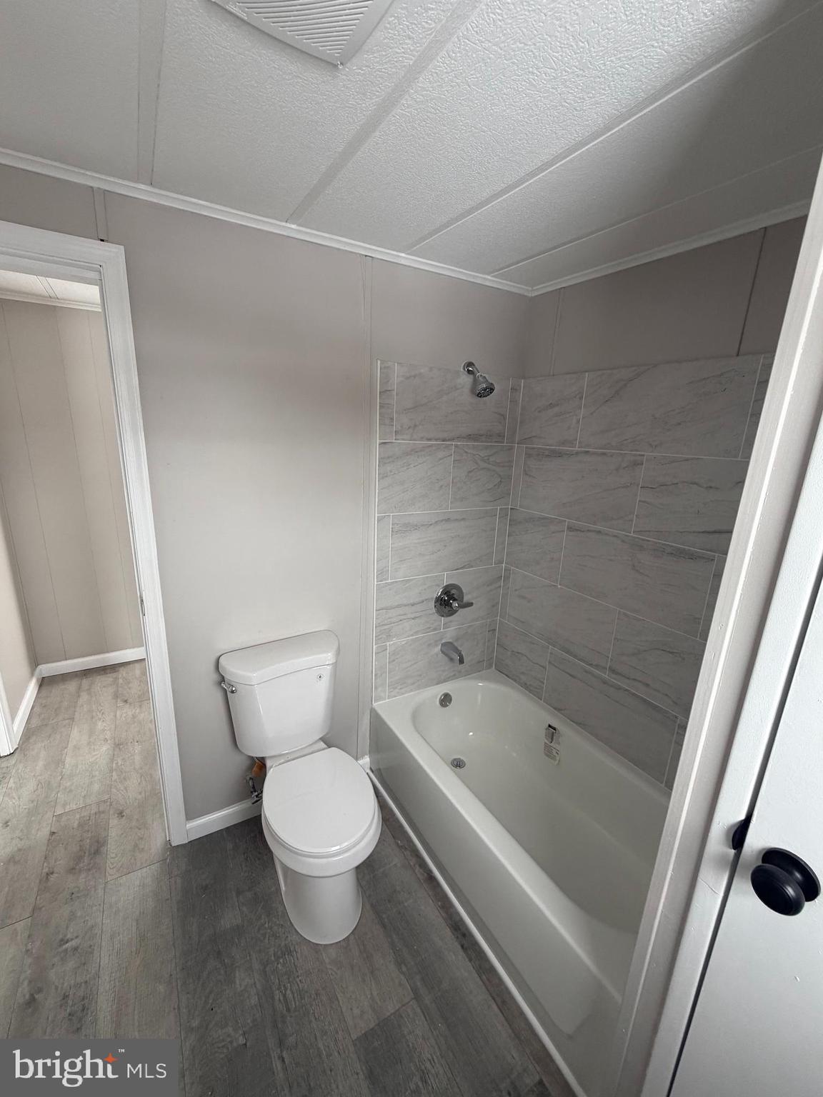 NEIGHBORS OF CREEKVIEW COURT - Residential