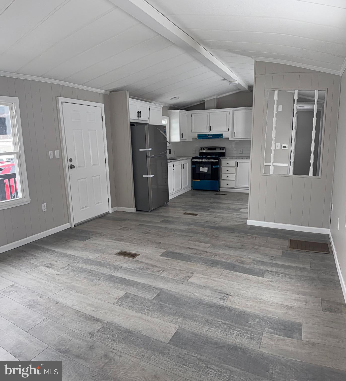 NEIGHBORS OF CREEKVIEW COURT - Residential