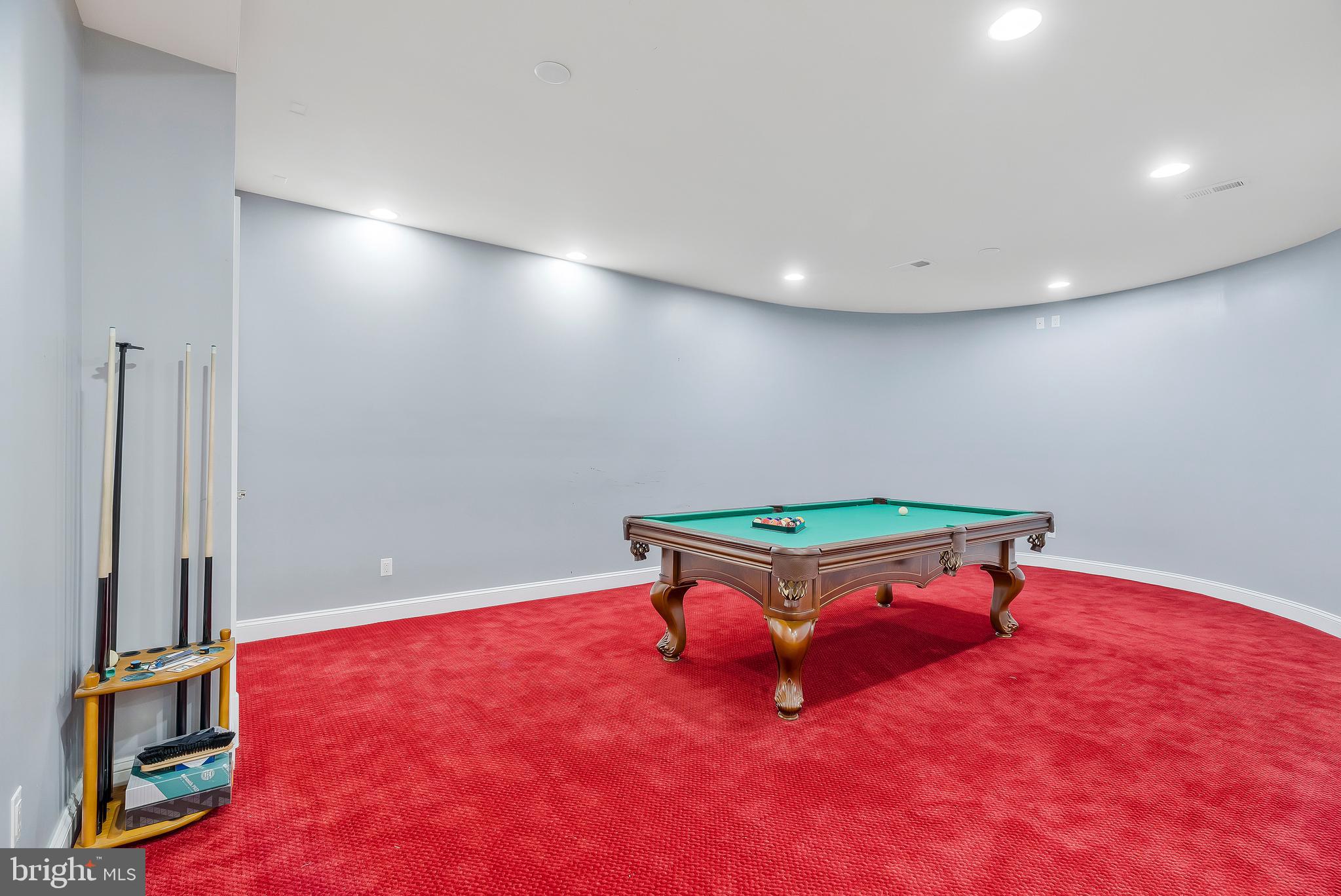 WOODSIDE ESTATES - Residential Lease