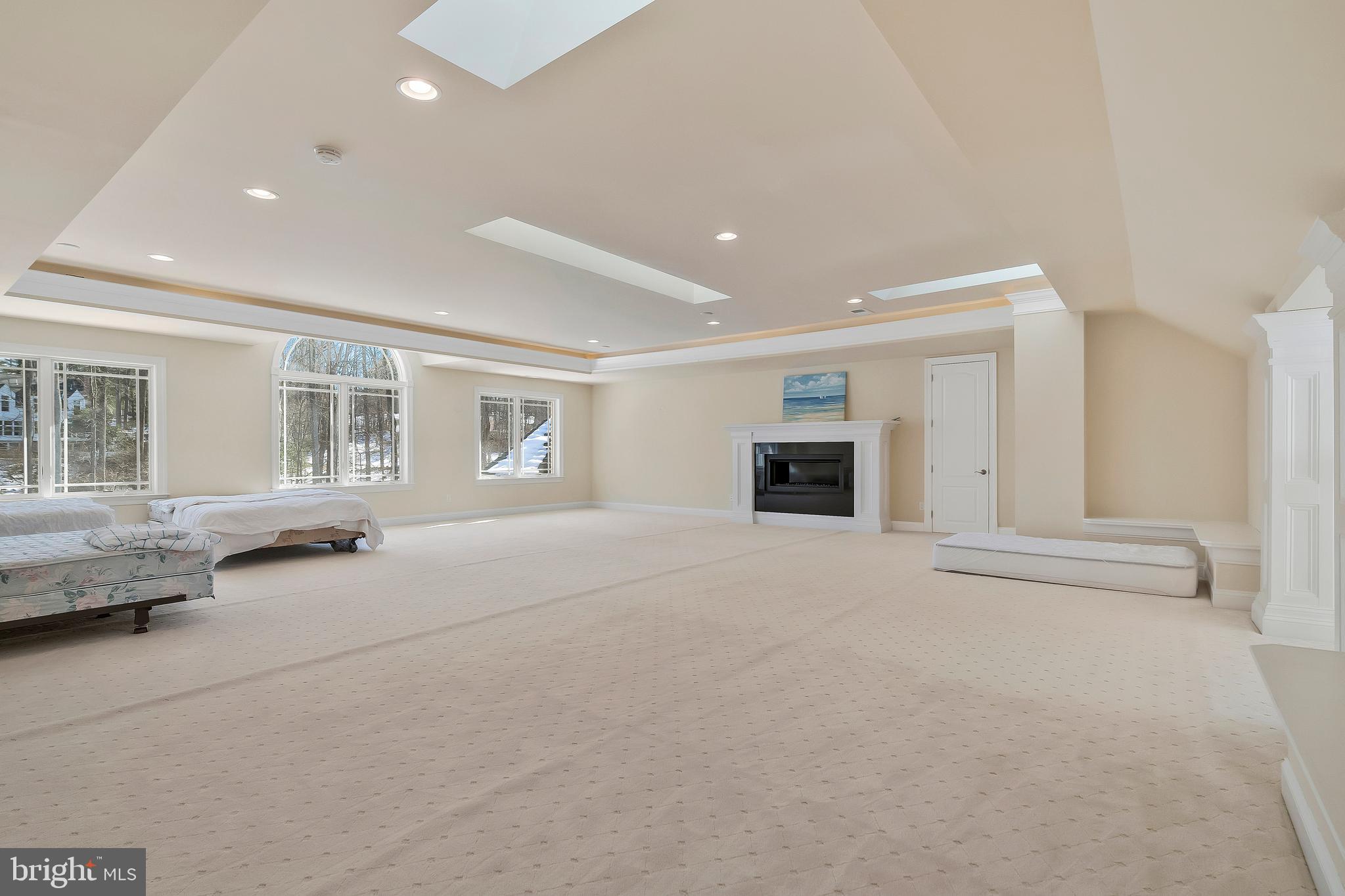 WOODSIDE ESTATES - Residential Lease