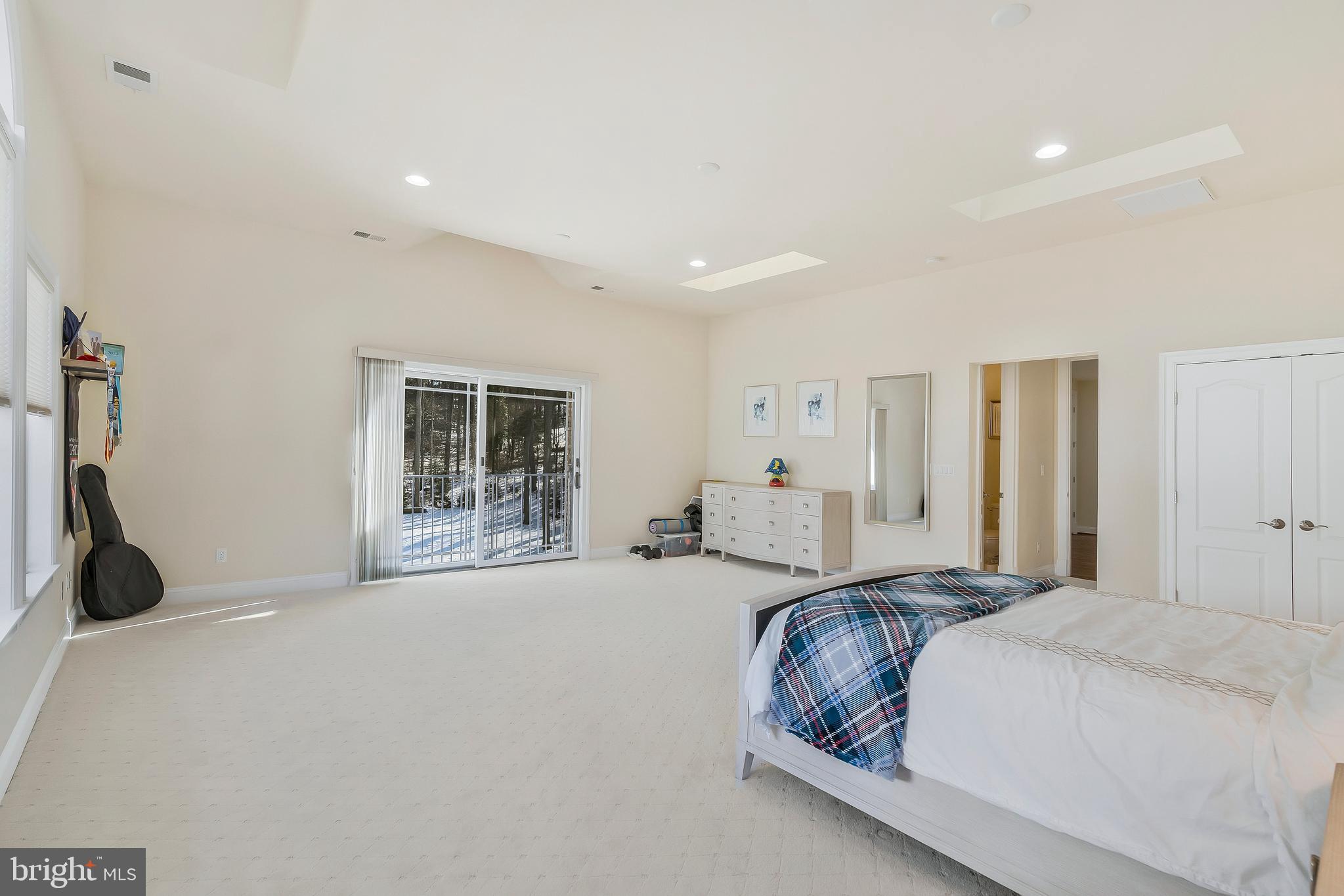 WOODSIDE ESTATES - Residential Lease