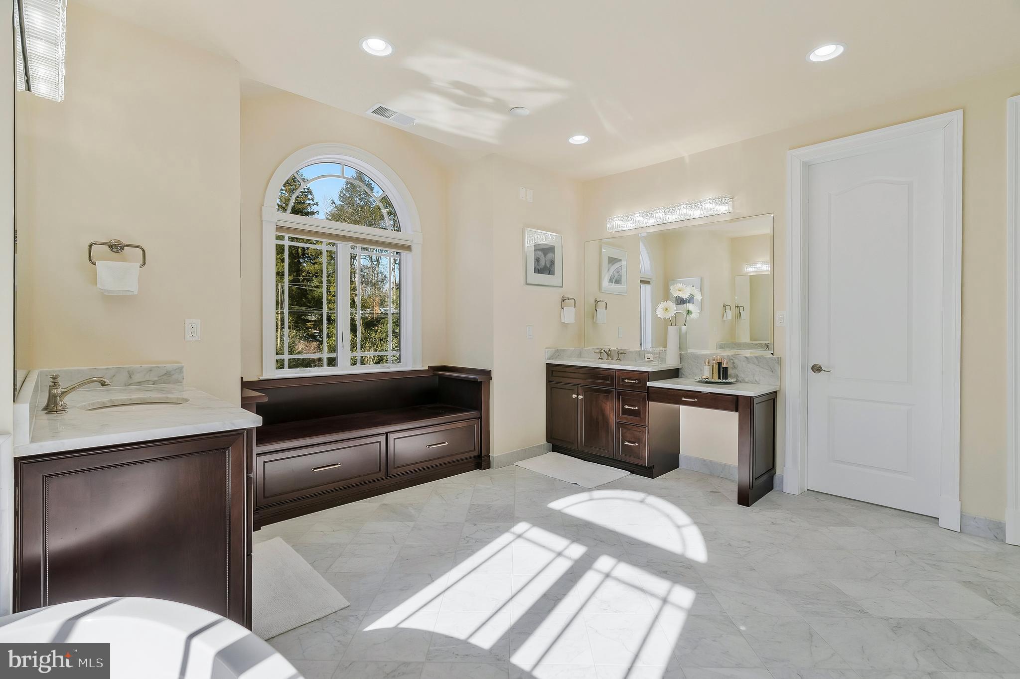 WOODSIDE ESTATES - Residential Lease