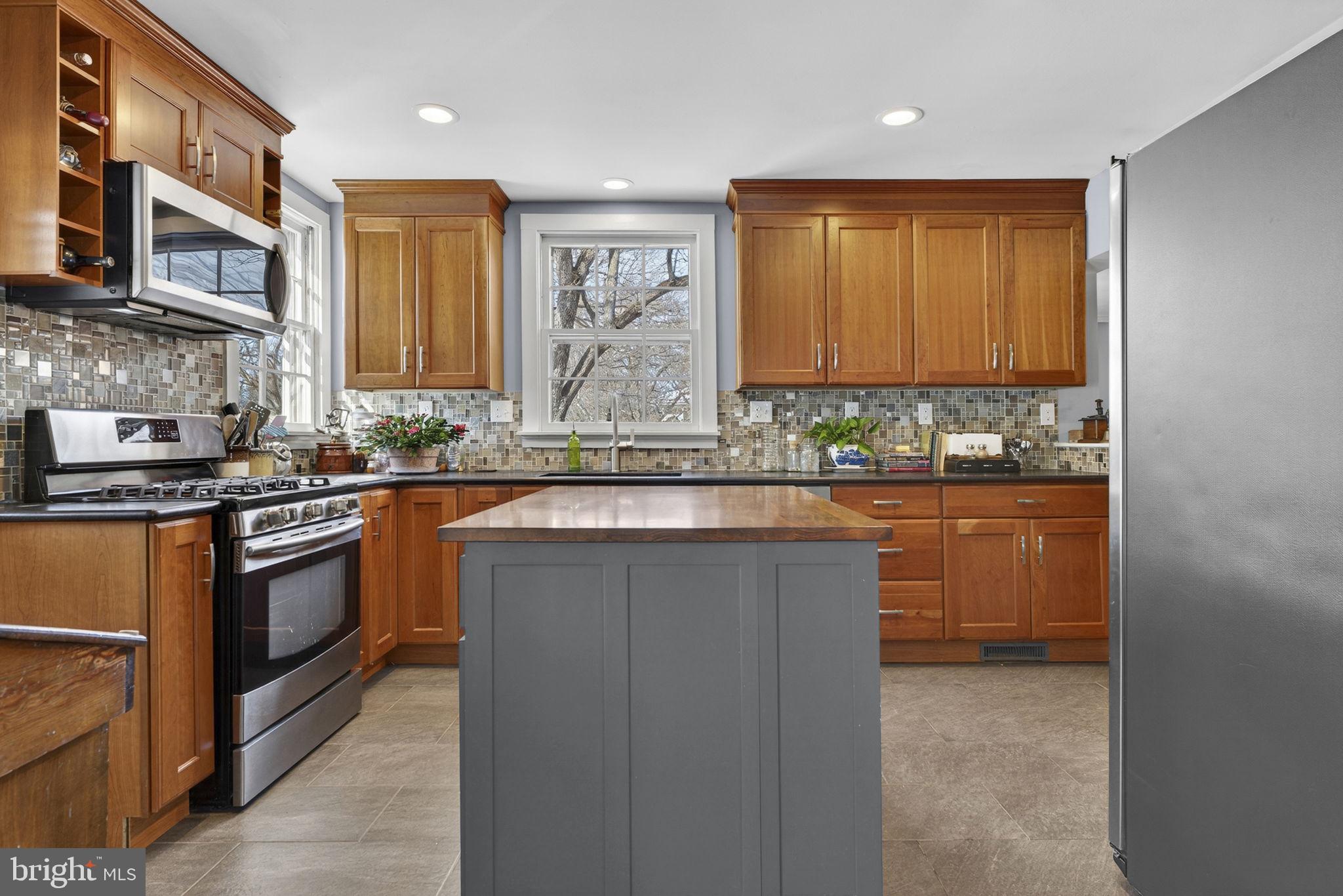 HAMILTON ACRES - Residential