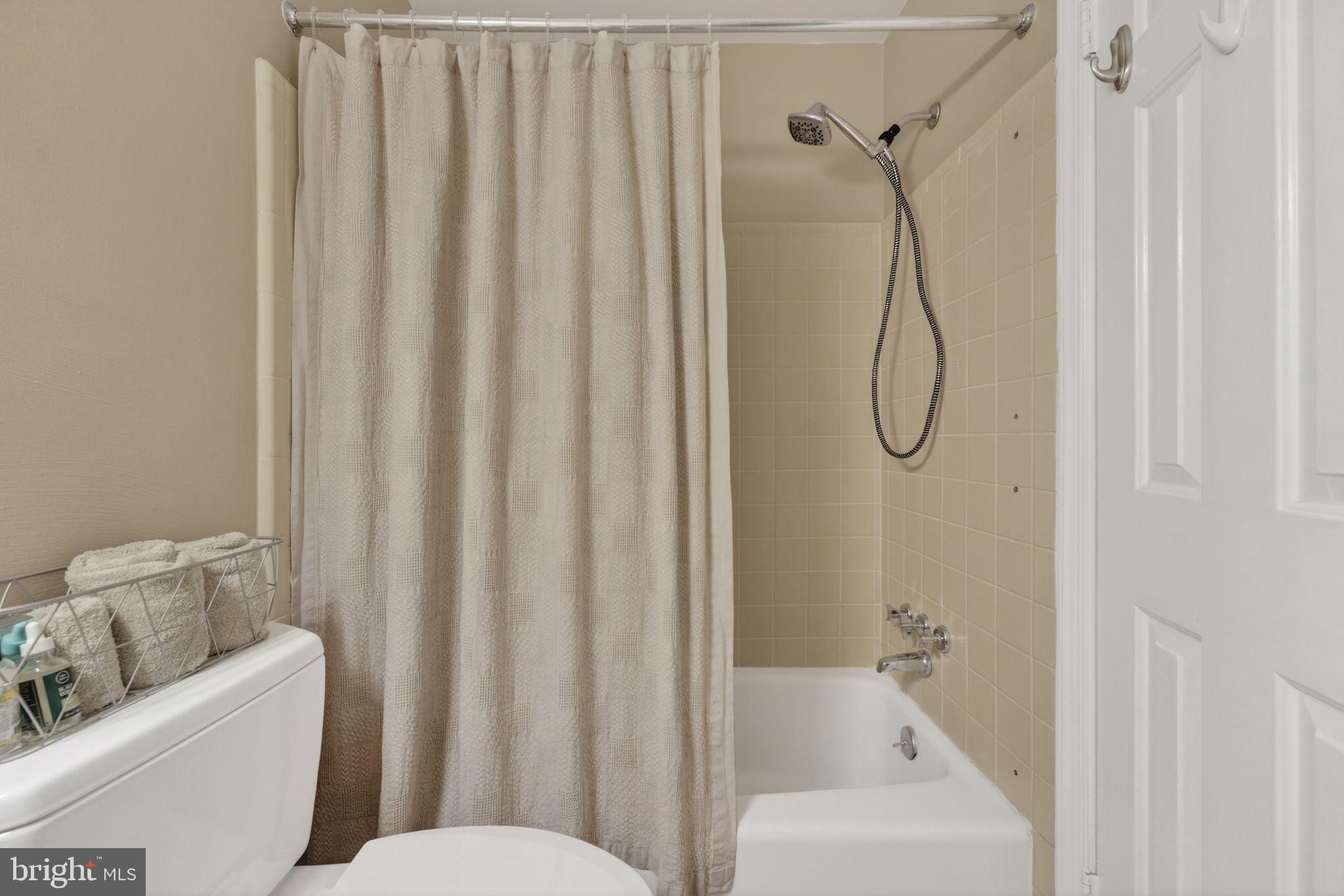 HAMILTON ACRES - Residential