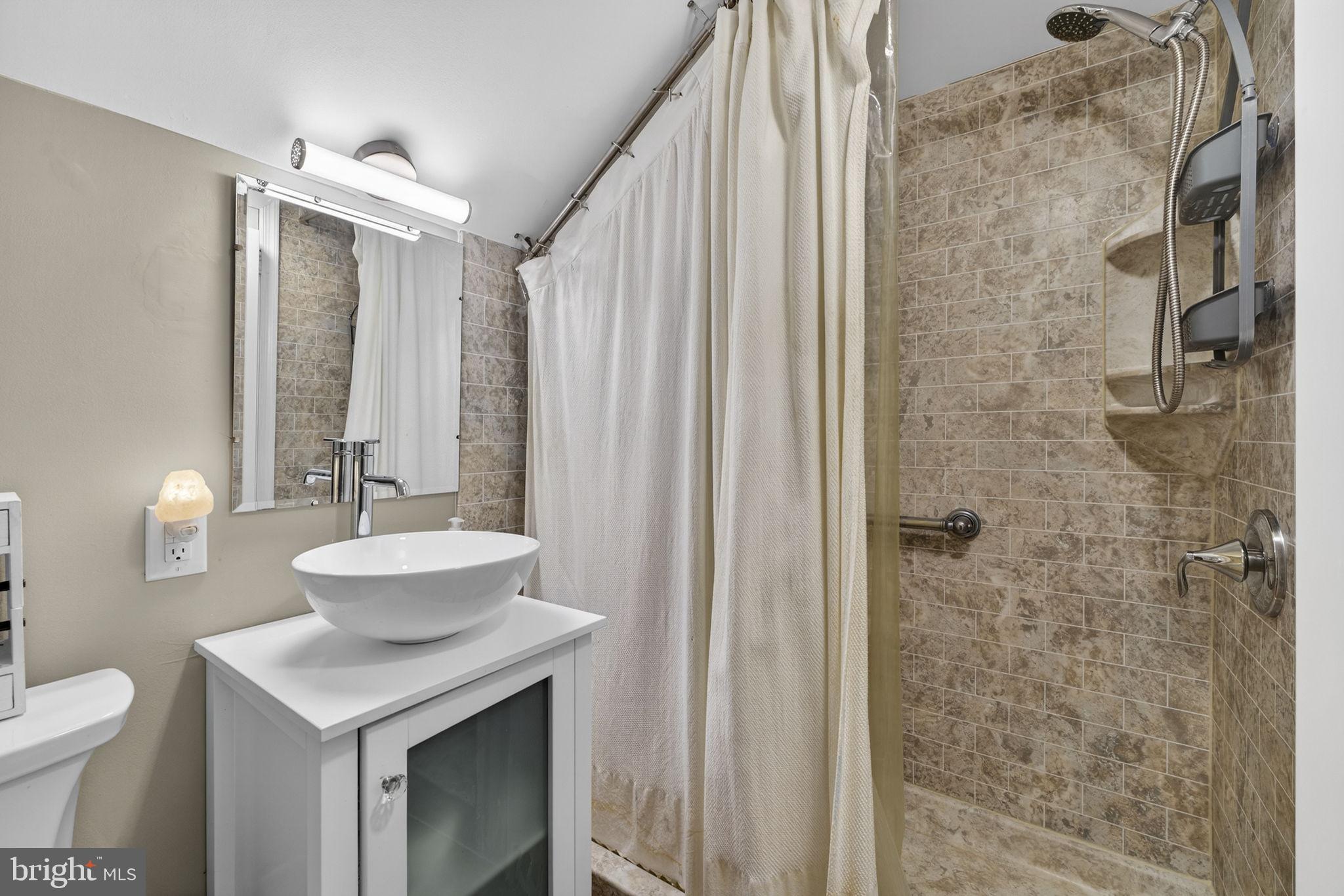 HAMILTON ACRES - Residential