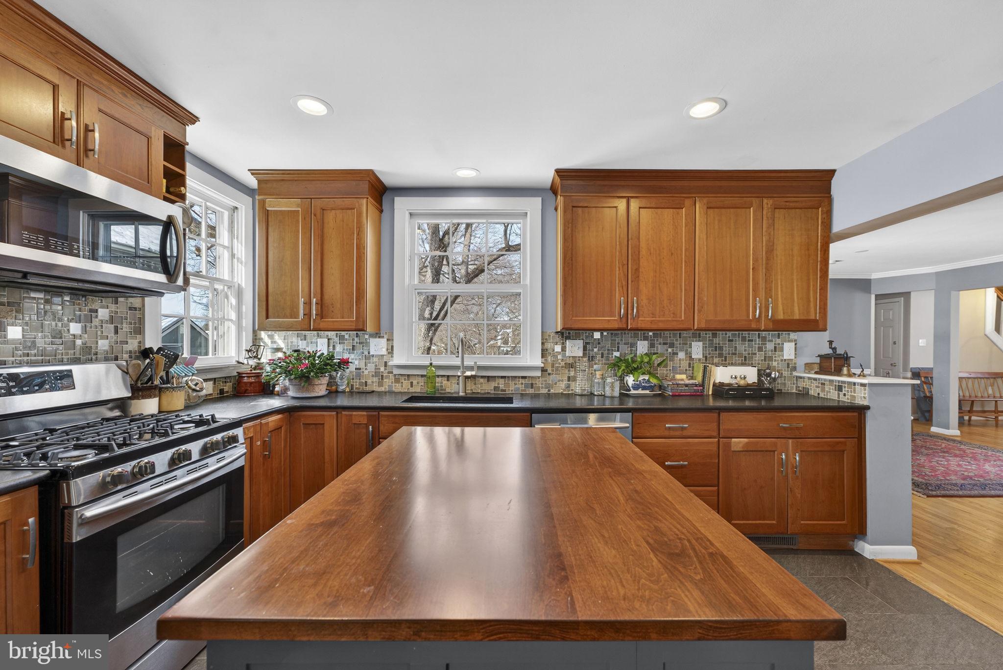 HAMILTON ACRES - Residential