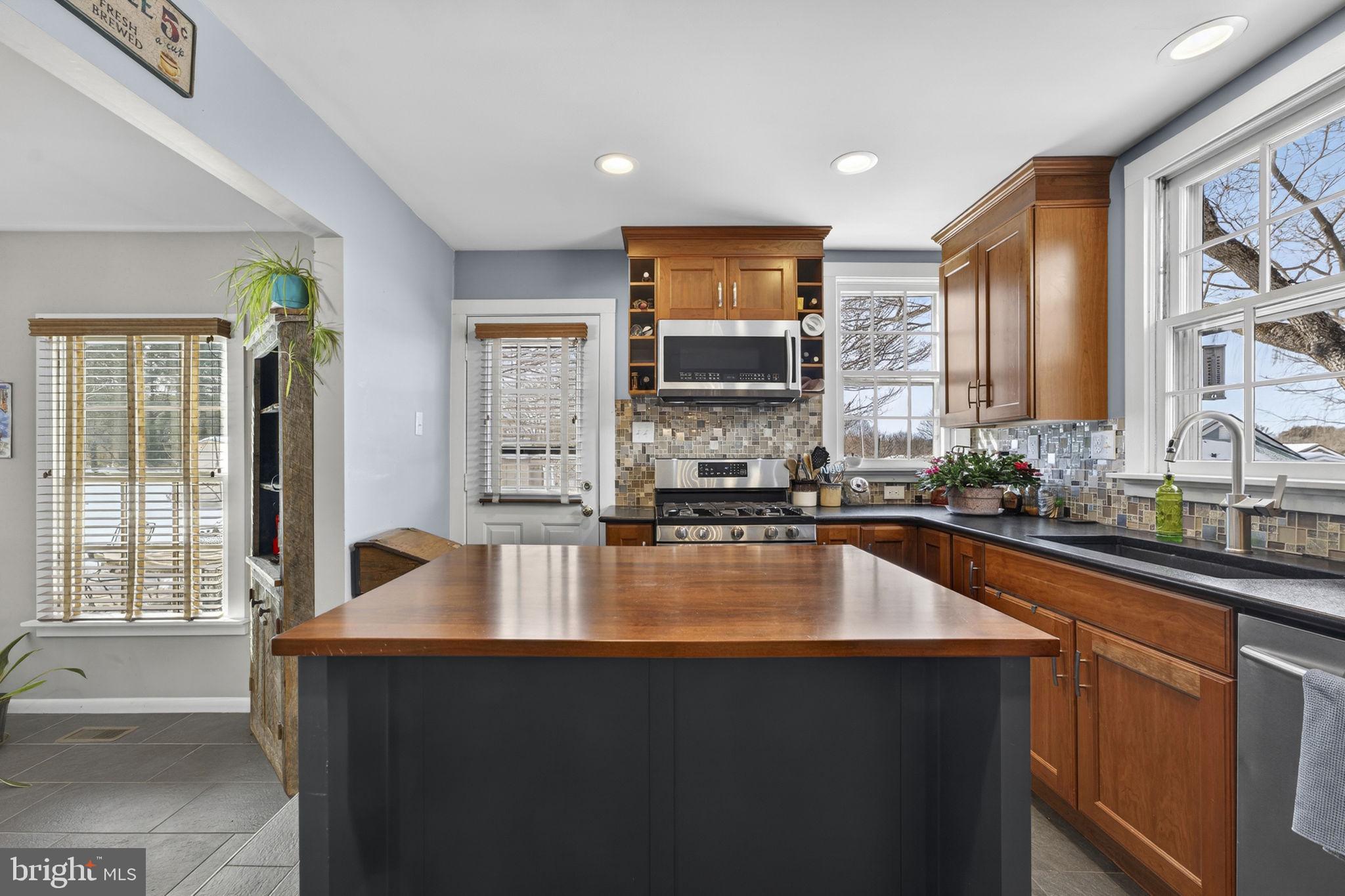 HAMILTON ACRES - Residential